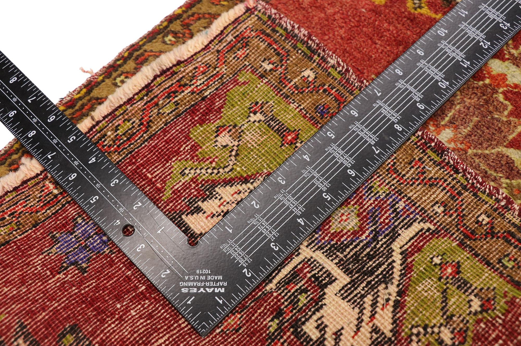 Türkischer Teppich im Vintage-Stil: Timeless Appeal trifft auf stilvolle Langlebigkeit im Zustand „Gut“ im Angebot in Dallas, TX