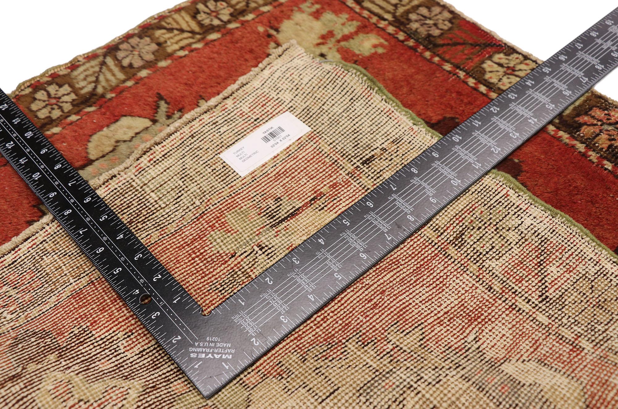 Türkischer Teppich im Vintage-Stil: Timeless Appeal trifft auf stilvolle Langlebigkeit im Zustand „Gut“ im Angebot in Dallas, TX