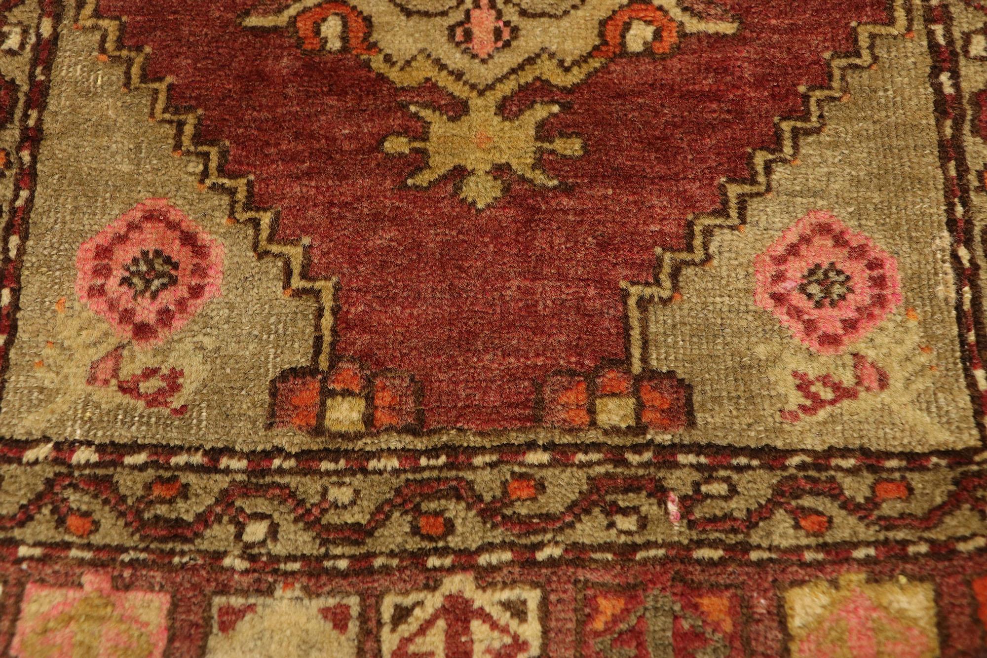 Vintage Turkish Carpet, Timeless Appeal Meets Stylish Durability In Good Condition For Sale In Dallas, TX
