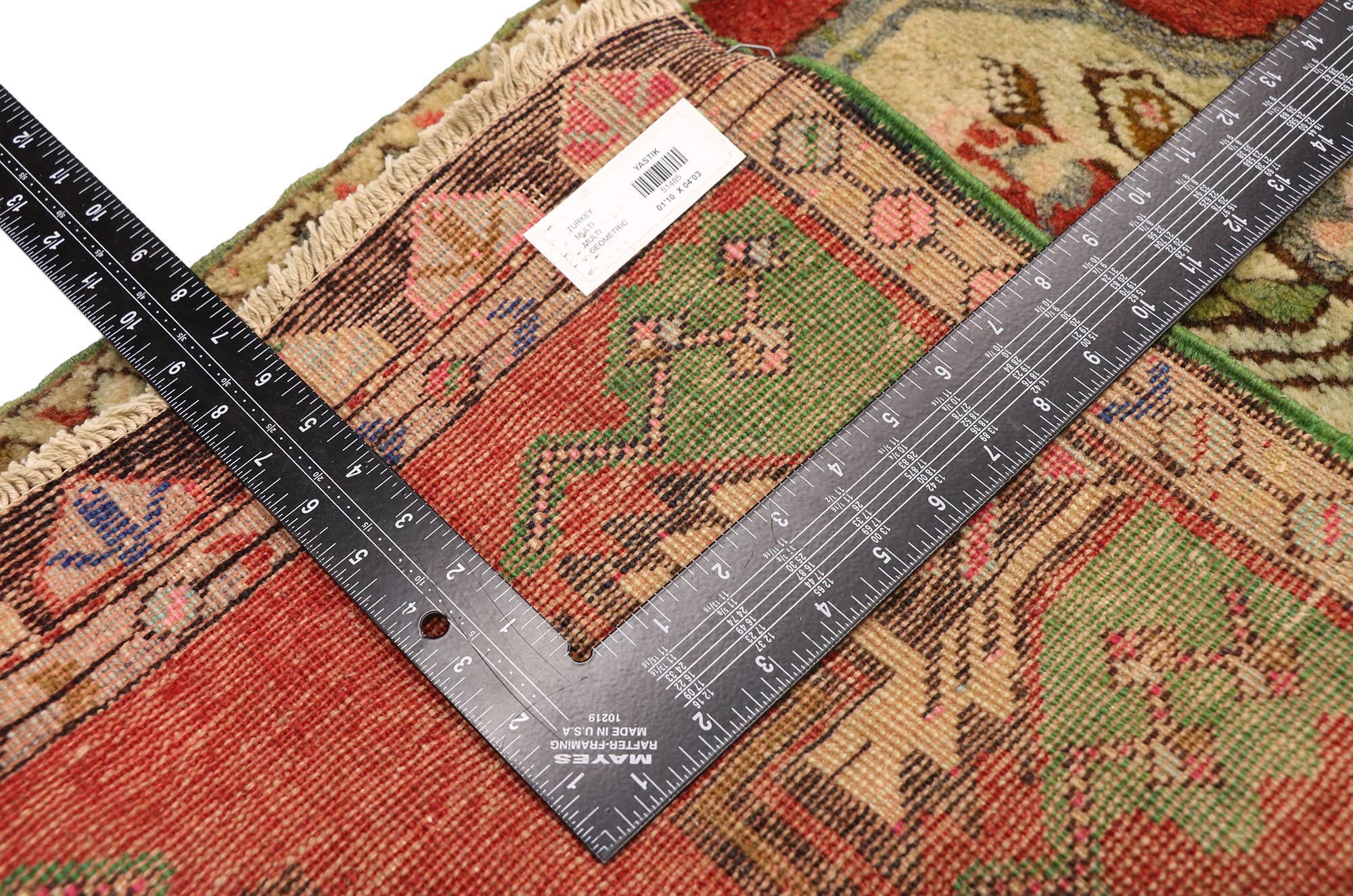 Vintage Turkish Carpet, Timeless Appeal Meets Stylish Durability In Good Condition For Sale In Dallas, TX