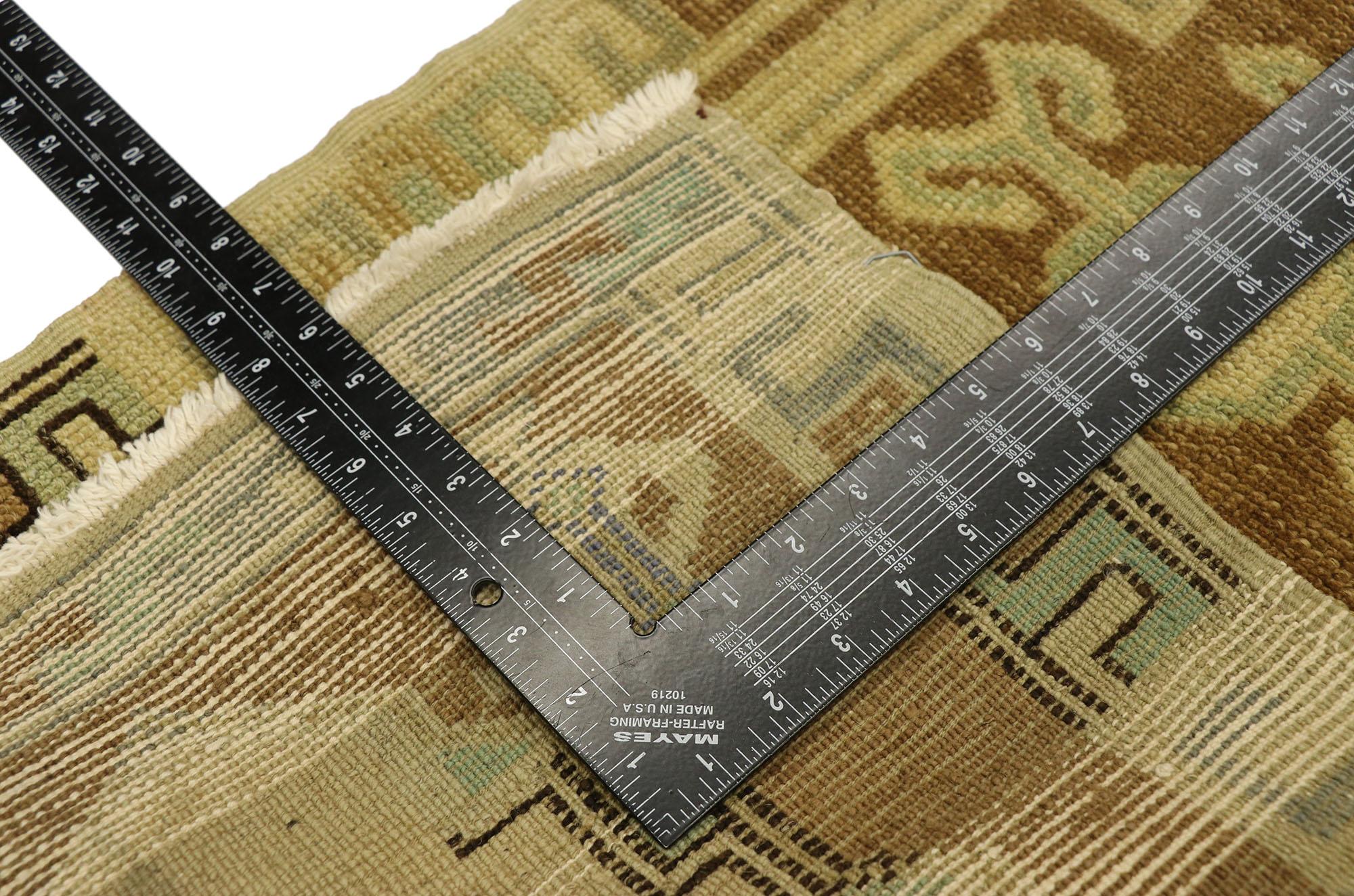 Vintage Turkish Carpet, Timeless Appeal Meets Stylish Durability In Good Condition For Sale In Dallas, TX