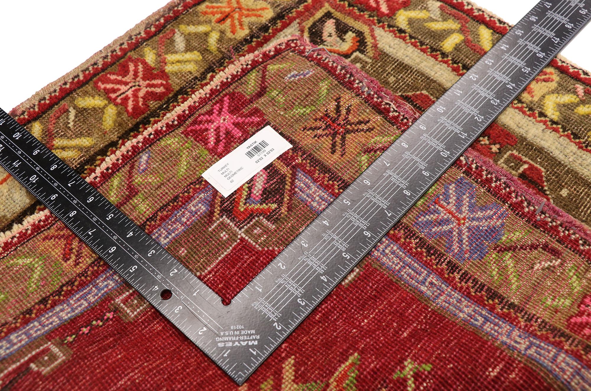 Türkischer Teppich im Vintage-Stil: Timeless Appeal trifft auf stilvolle Langlebigkeit im Zustand „Gut“ im Angebot in Dallas, TX