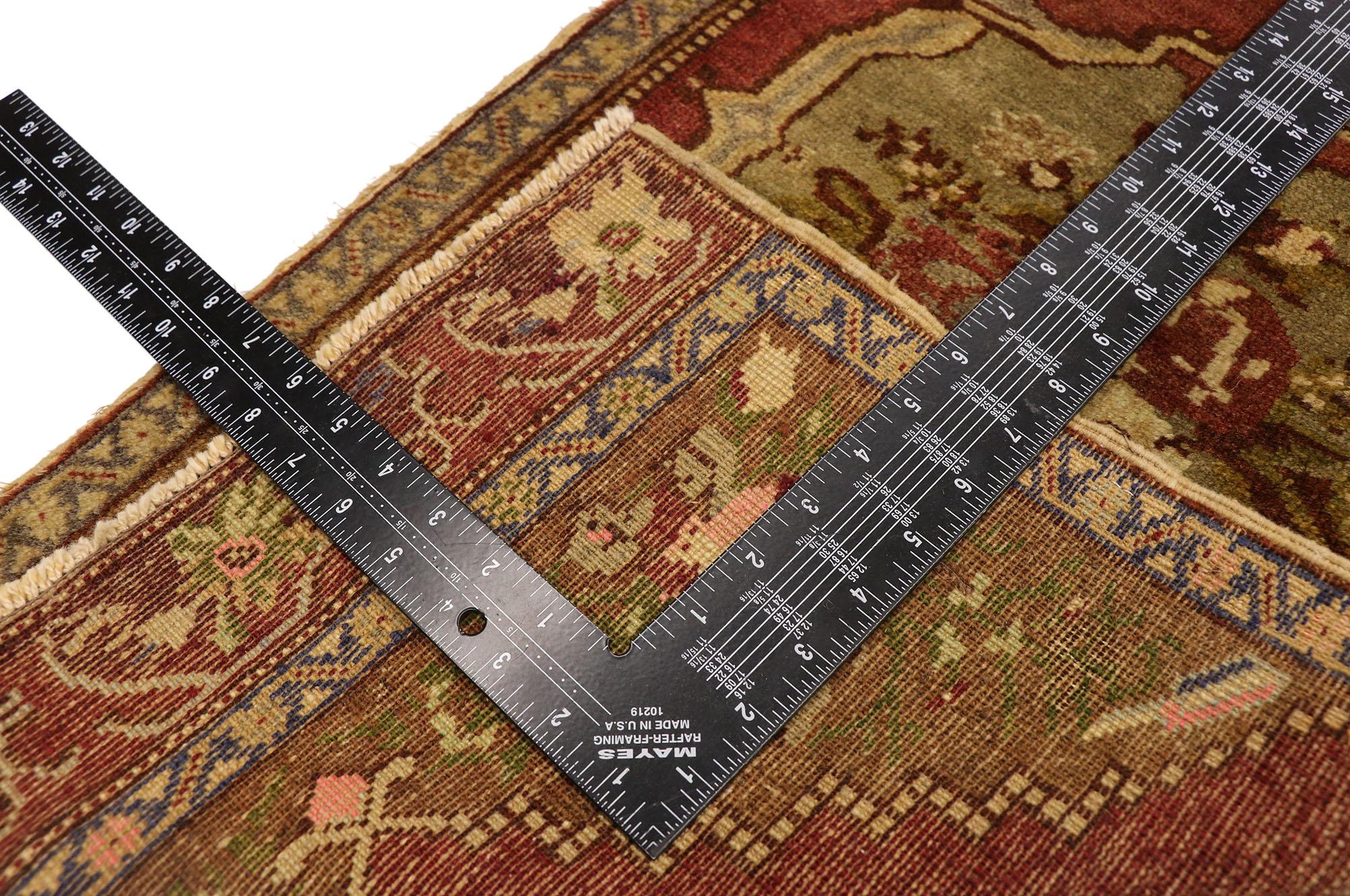 Vintage Turkish Carpet, Timeless Appeal Meets Stylish Durability In Good Condition For Sale In Dallas, TX