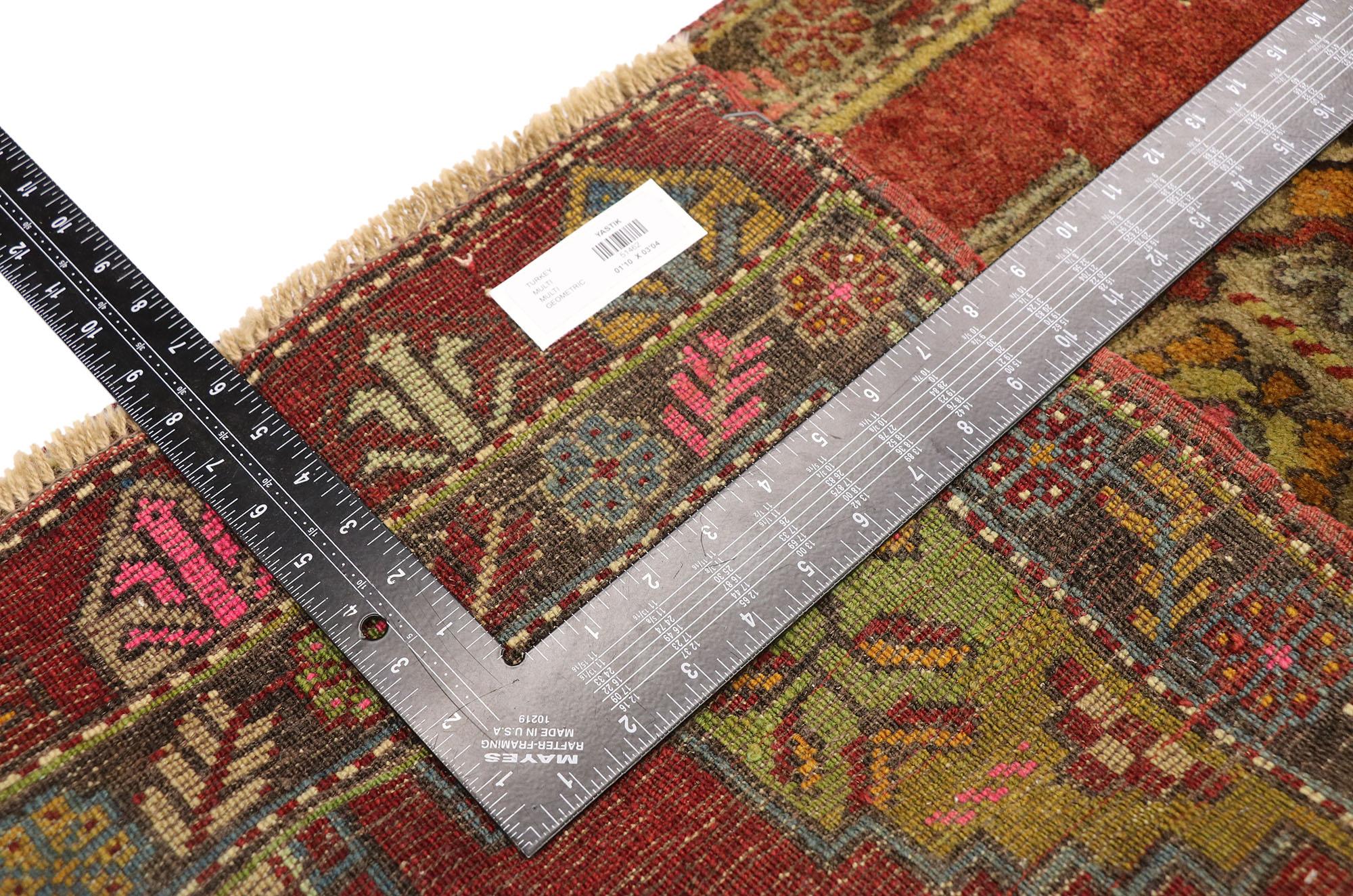 Vintage Turkish Carpet, Timeless Appeal Meets Stylish Durability In Good Condition For Sale In Dallas, TX
