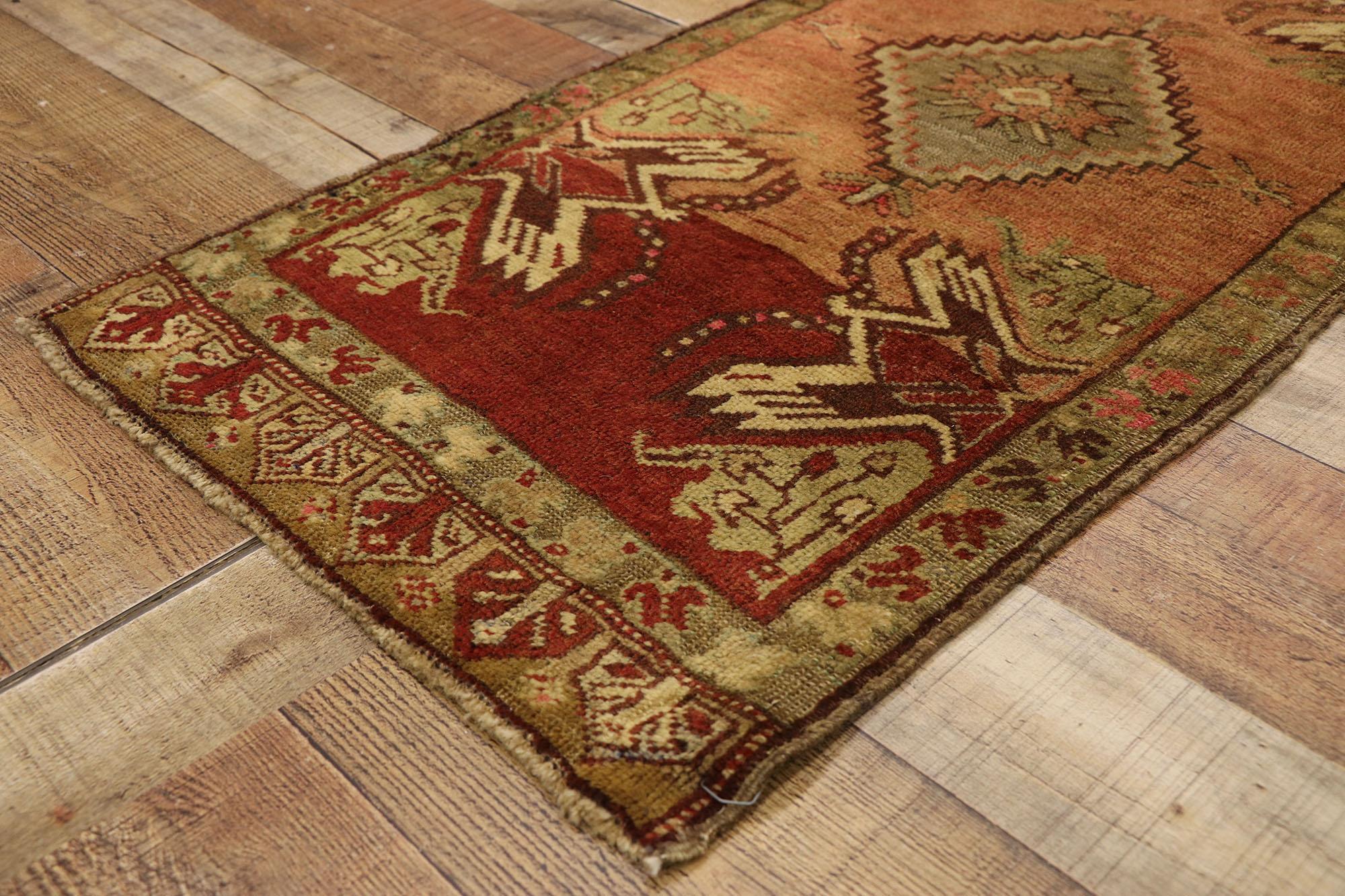 Tapis turc vintage, l'attrait intemporel rencontre la durabilité élégante Bon état - En vente à Dallas, TX