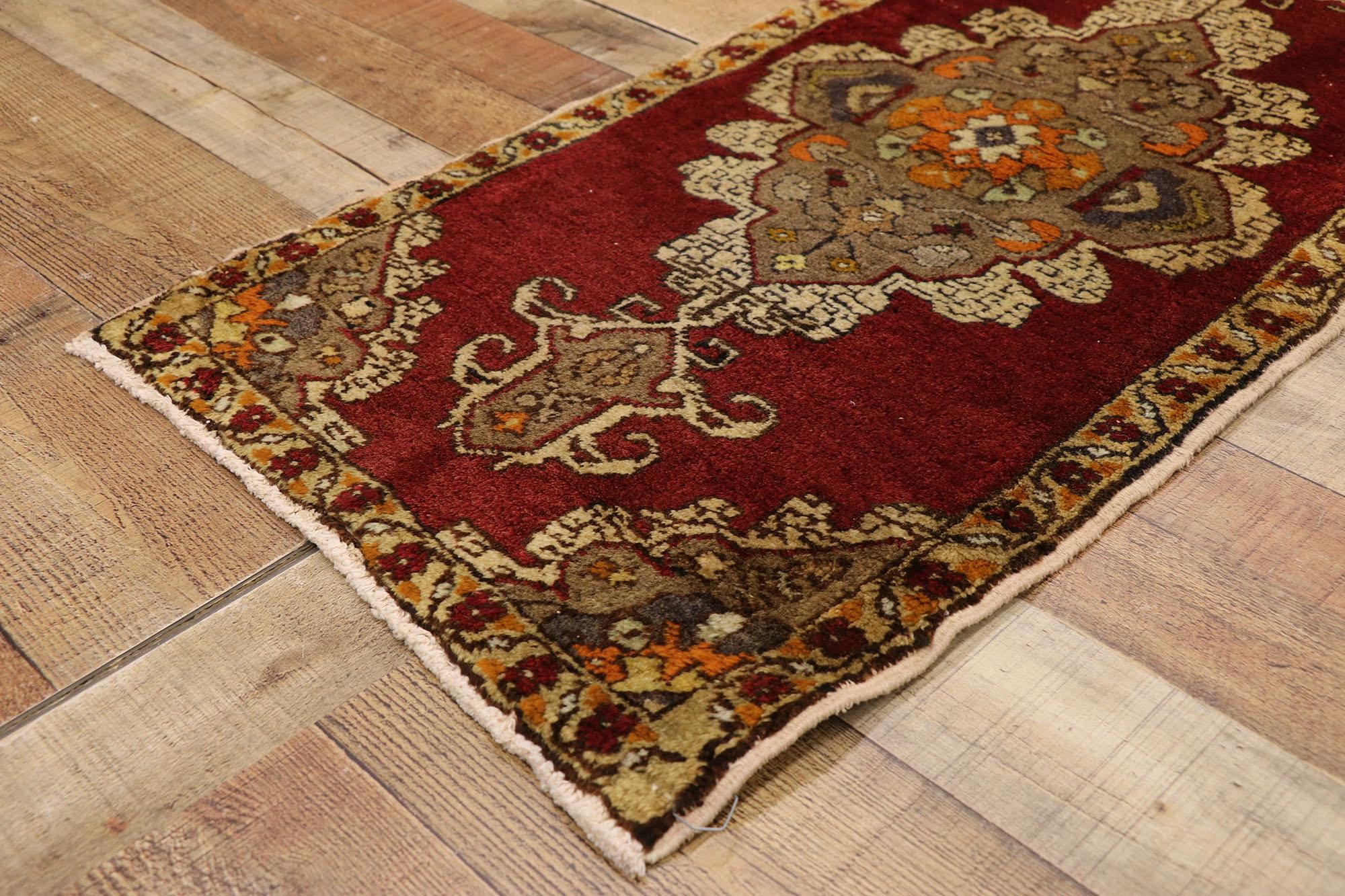 Tapis turc vintage, l'attrait intemporel rencontre la durabilité élégante Bon état - En vente à Dallas, TX