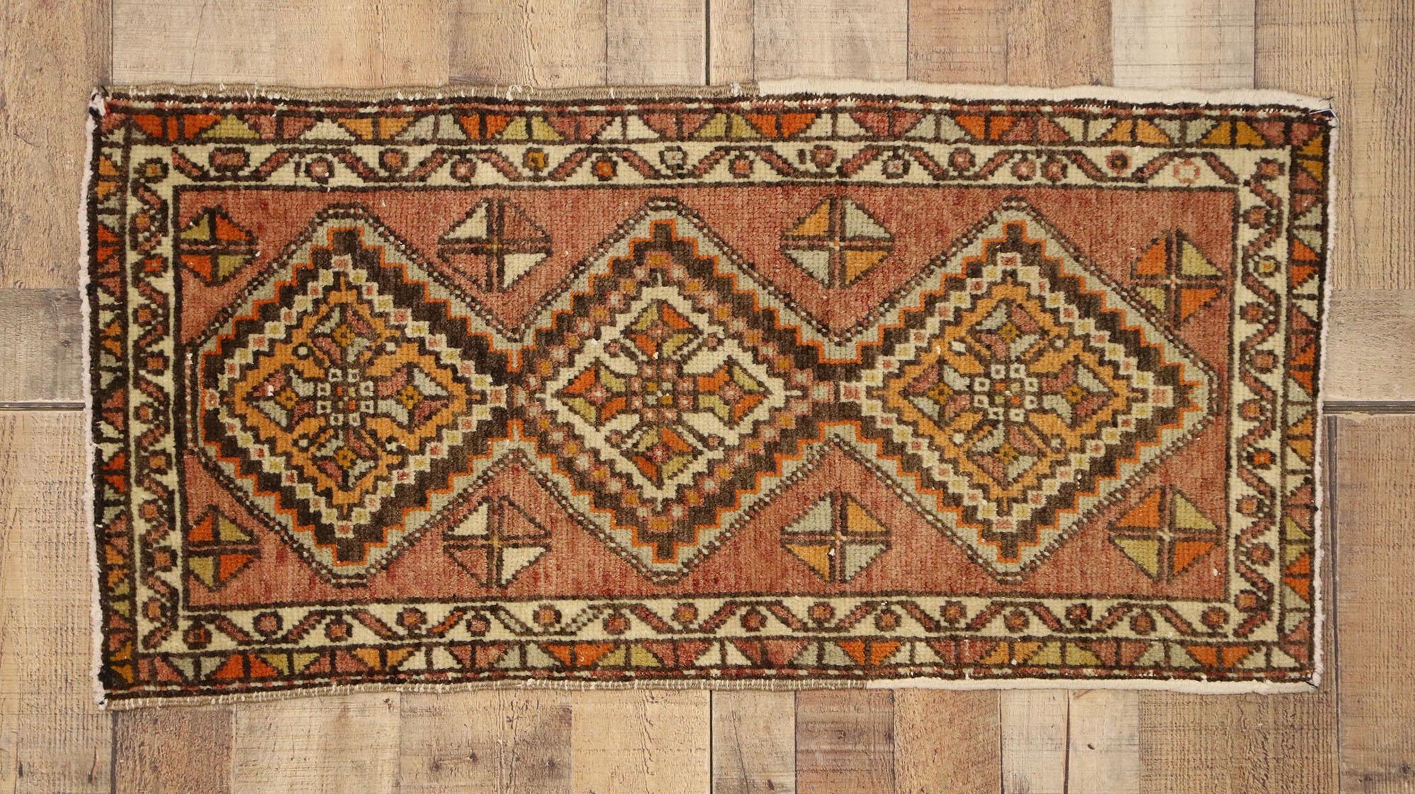 XX secolo Tappeto turco vintage, il fascino senza tempo incontra l'eleganza della durevolezza in vendita