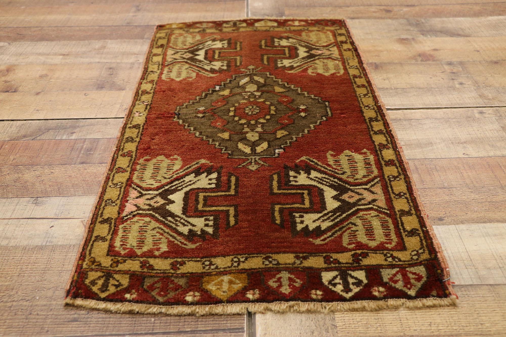 XX secolo Tappeto turco vintage, il fascino senza tempo incontra l'eleganza della durevolezza in vendita