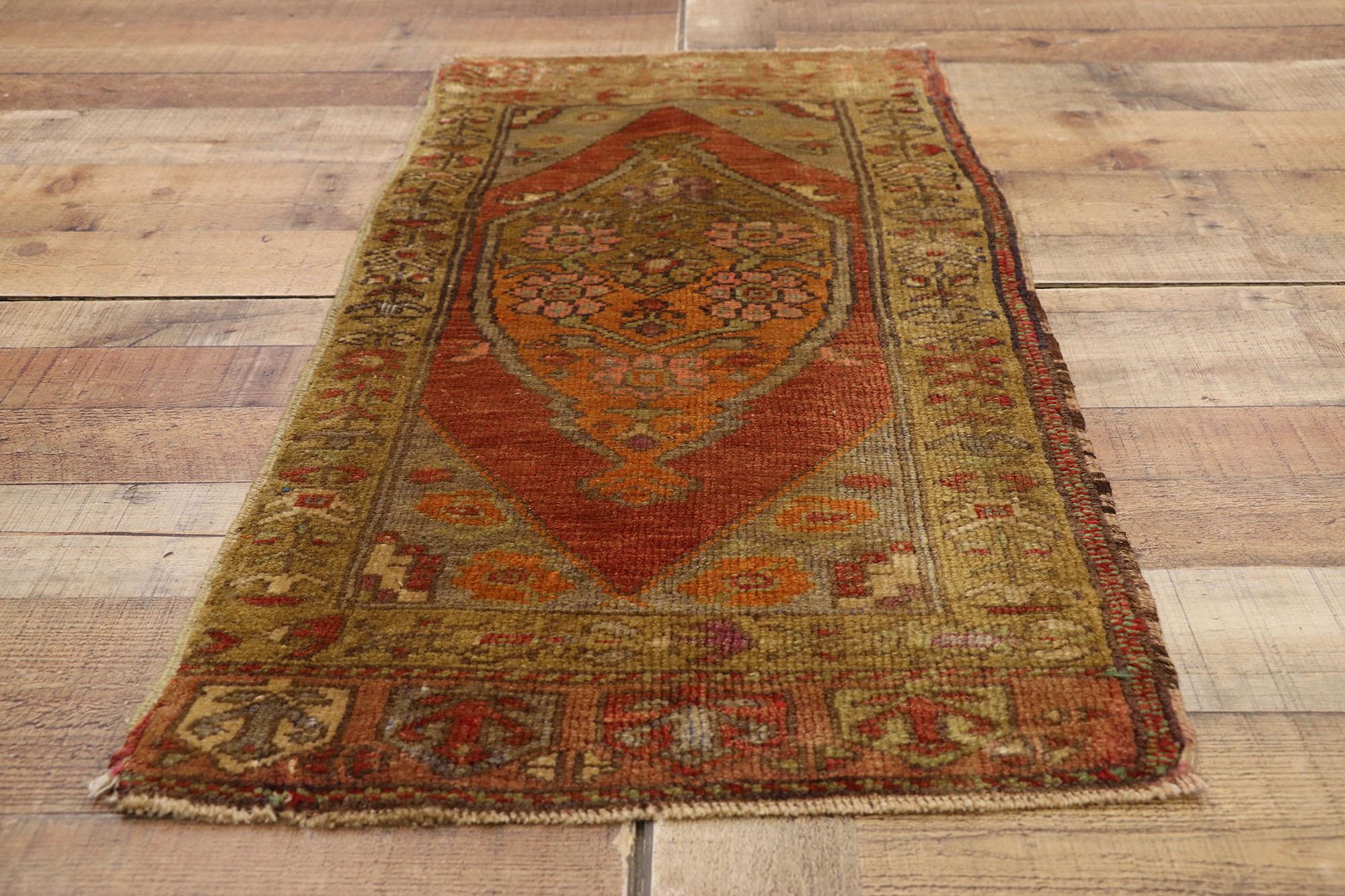 Alfombra turca vintage, el atractivo atemporal se une a la durabilidad con estilo siglo XX en venta