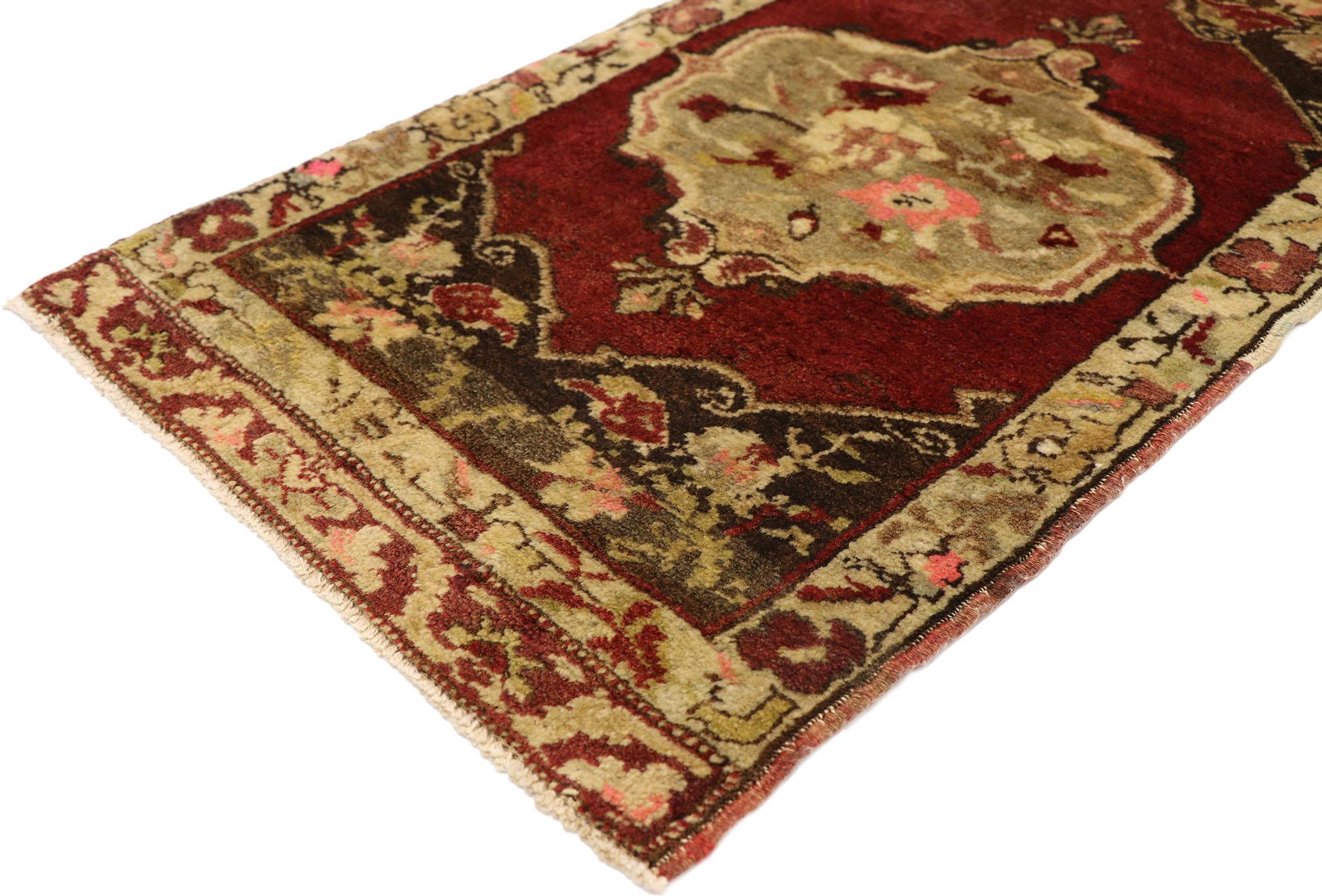 20ième siècle Tapis turc vintage, l'attrait intemporel rencontre la durabilité élégante en vente