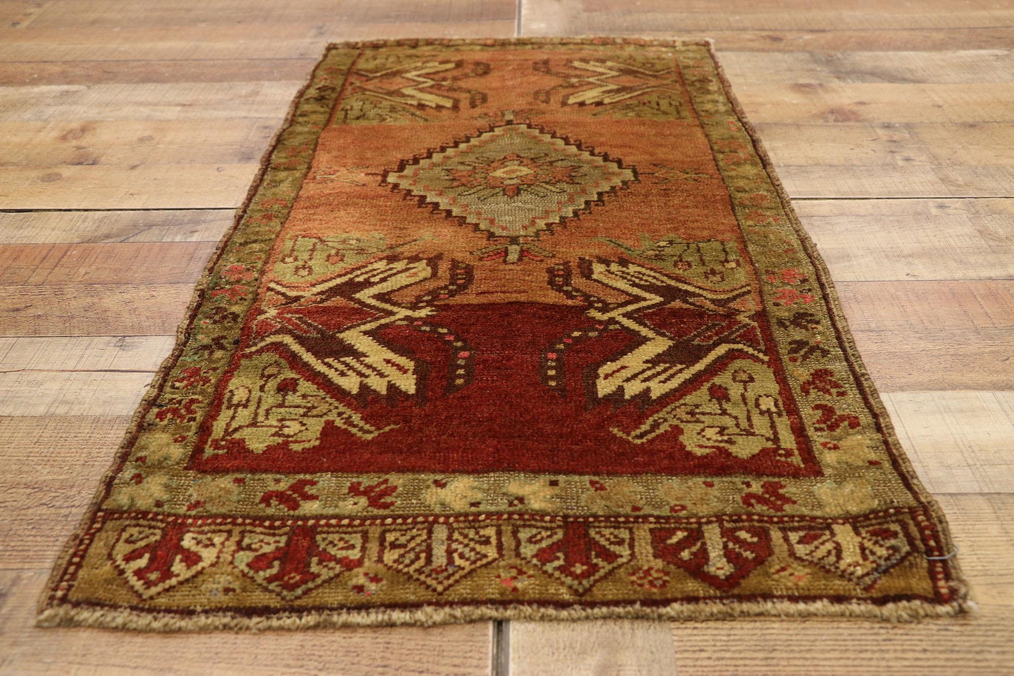 20ième siècle Tapis turc vintage, l'attrait intemporel rencontre la durabilité élégante en vente