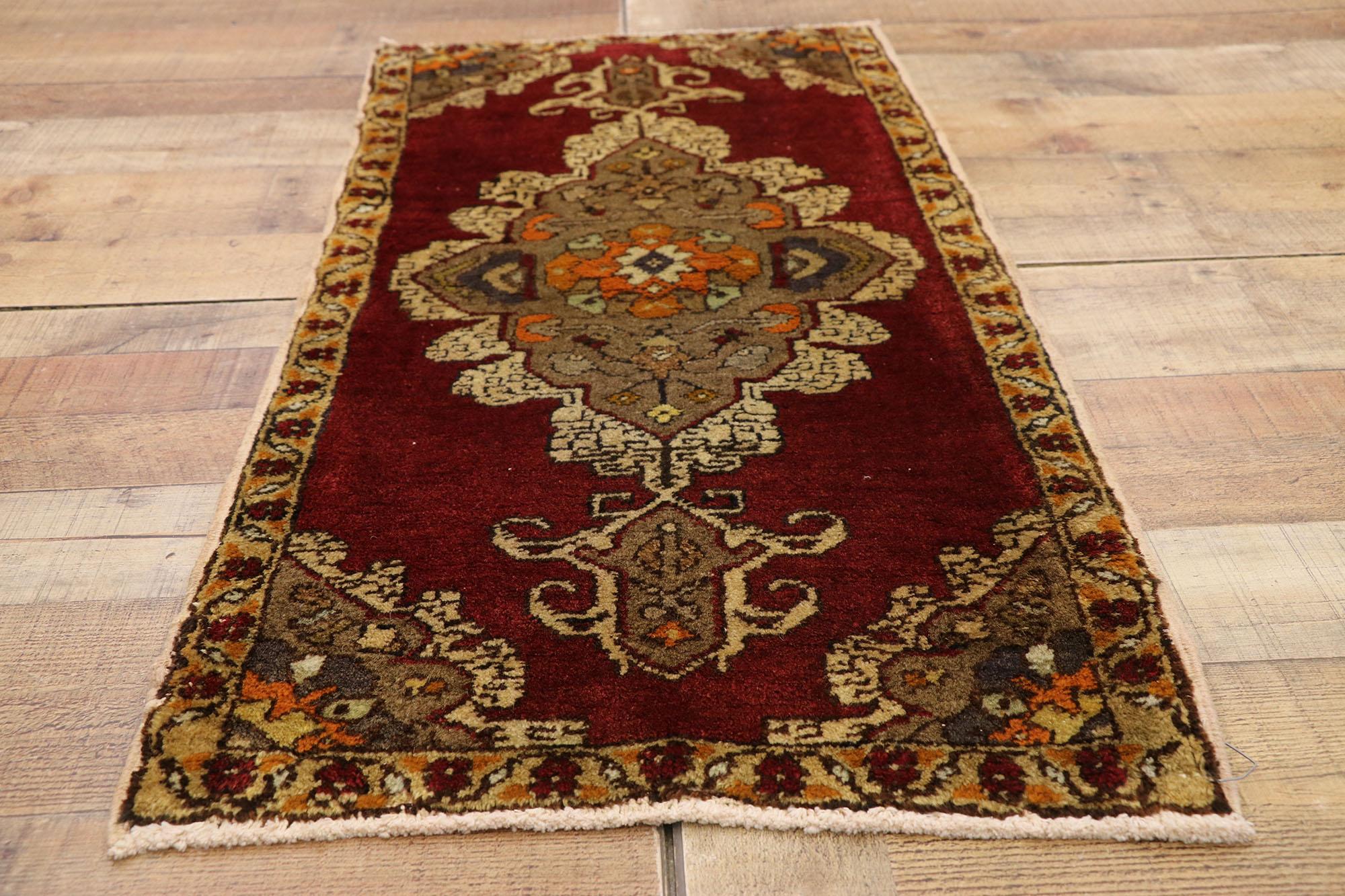 20ième siècle Tapis turc vintage, l'attrait intemporel rencontre la durabilité élégante en vente