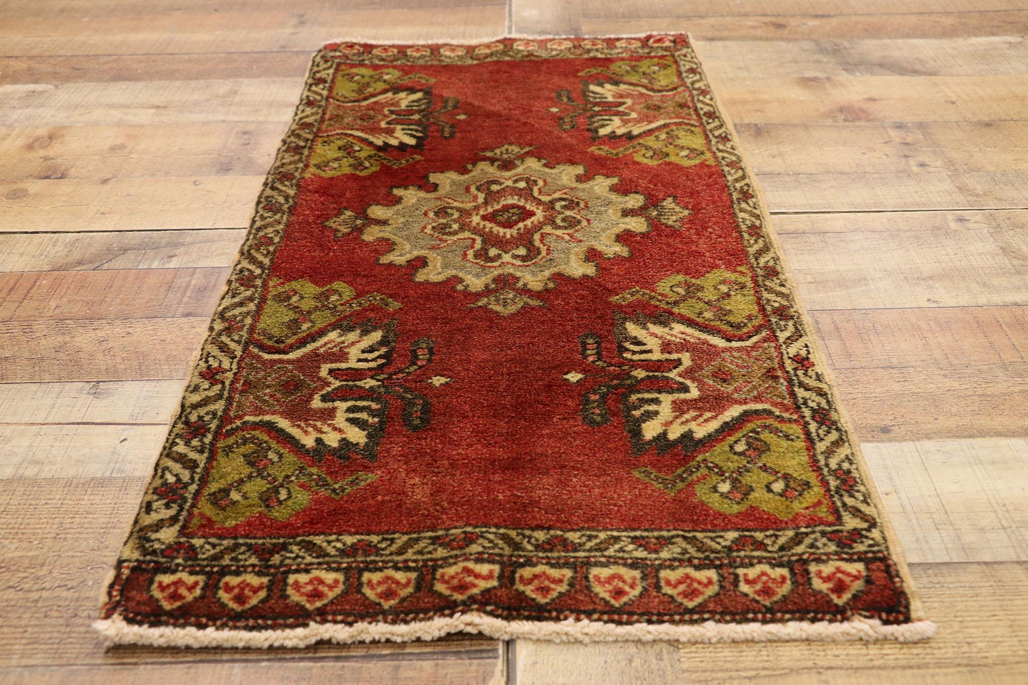 XX secolo Tappeto turco vintage, il fascino senza tempo incontra l'eleganza della durevolezza in vendita