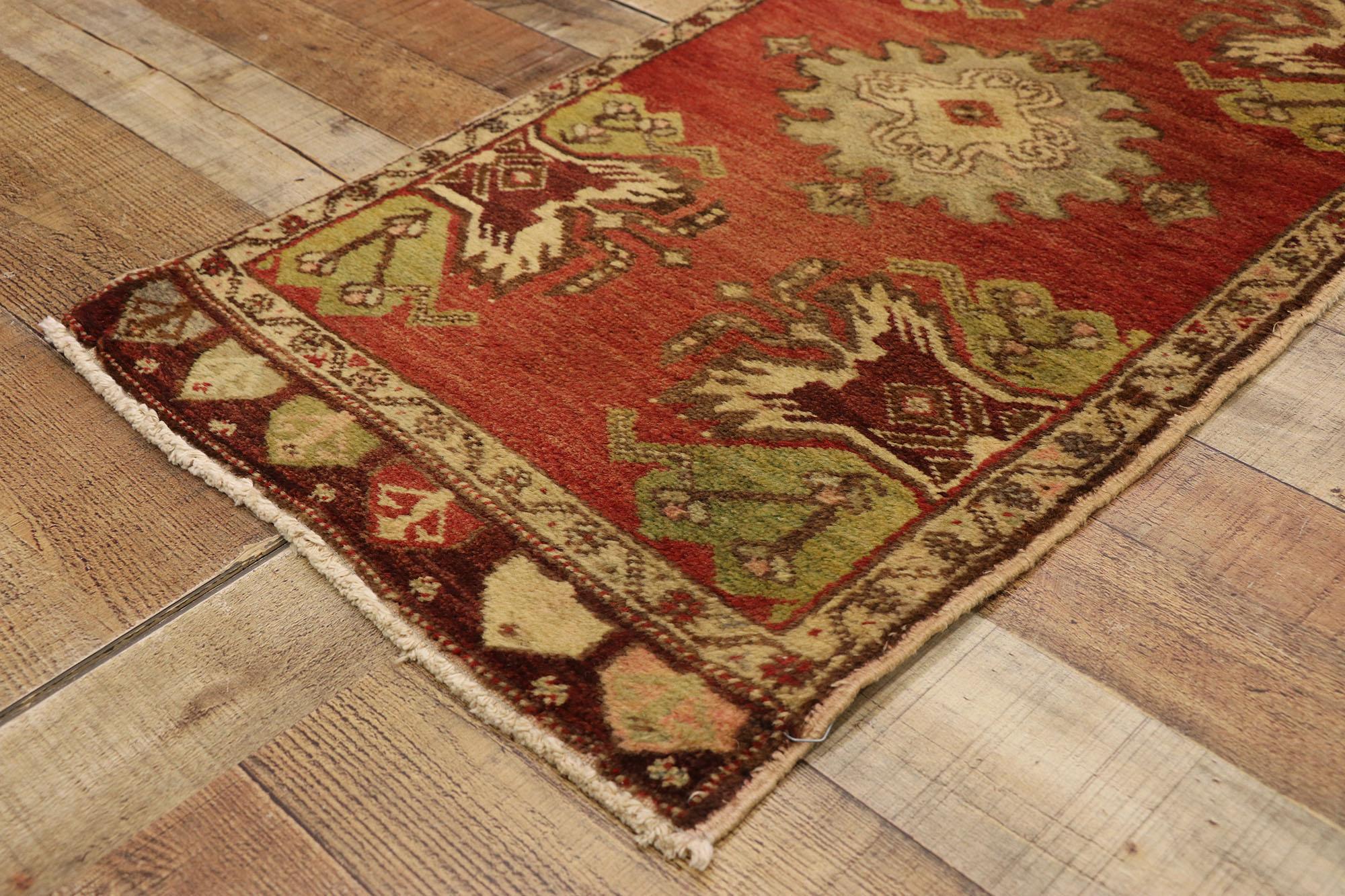 20ième siècle Tapis turc vintage, l'attrait intemporel rencontre la durabilité élégante en vente