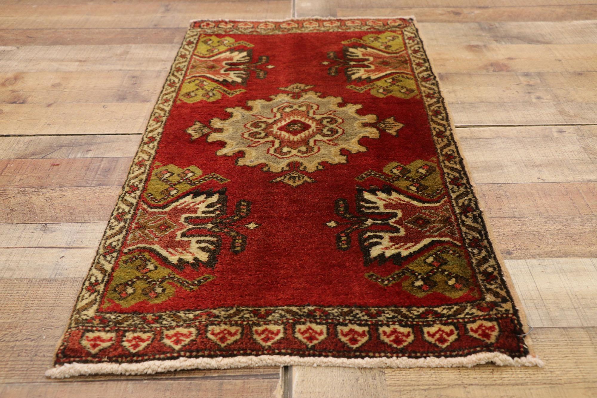XX secolo Tappeto turco vintage, il fascino senza tempo incontra l'eleganza della durevolezza in vendita