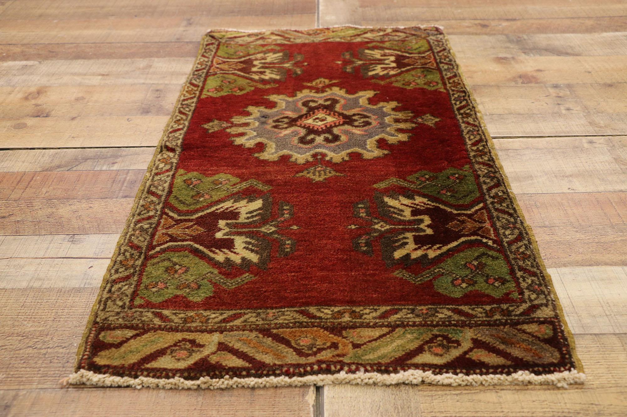 XX secolo Tappeto turco vintage, il fascino senza tempo incontra l'eleganza della durevolezza in vendita