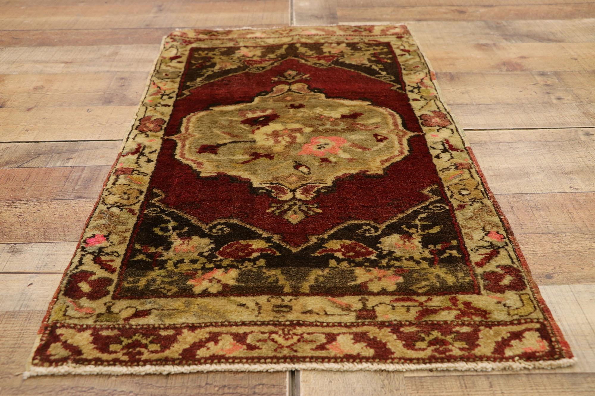 Tapis turc vintage, l'attrait intemporel rencontre la durabilité élégante en vente 1
