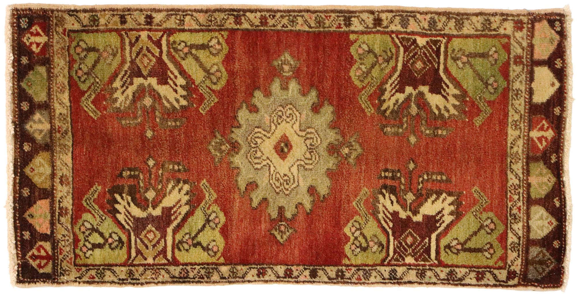 Tapis turc vintage, l'attrait intemporel rencontre la durabilité élégante en vente 1