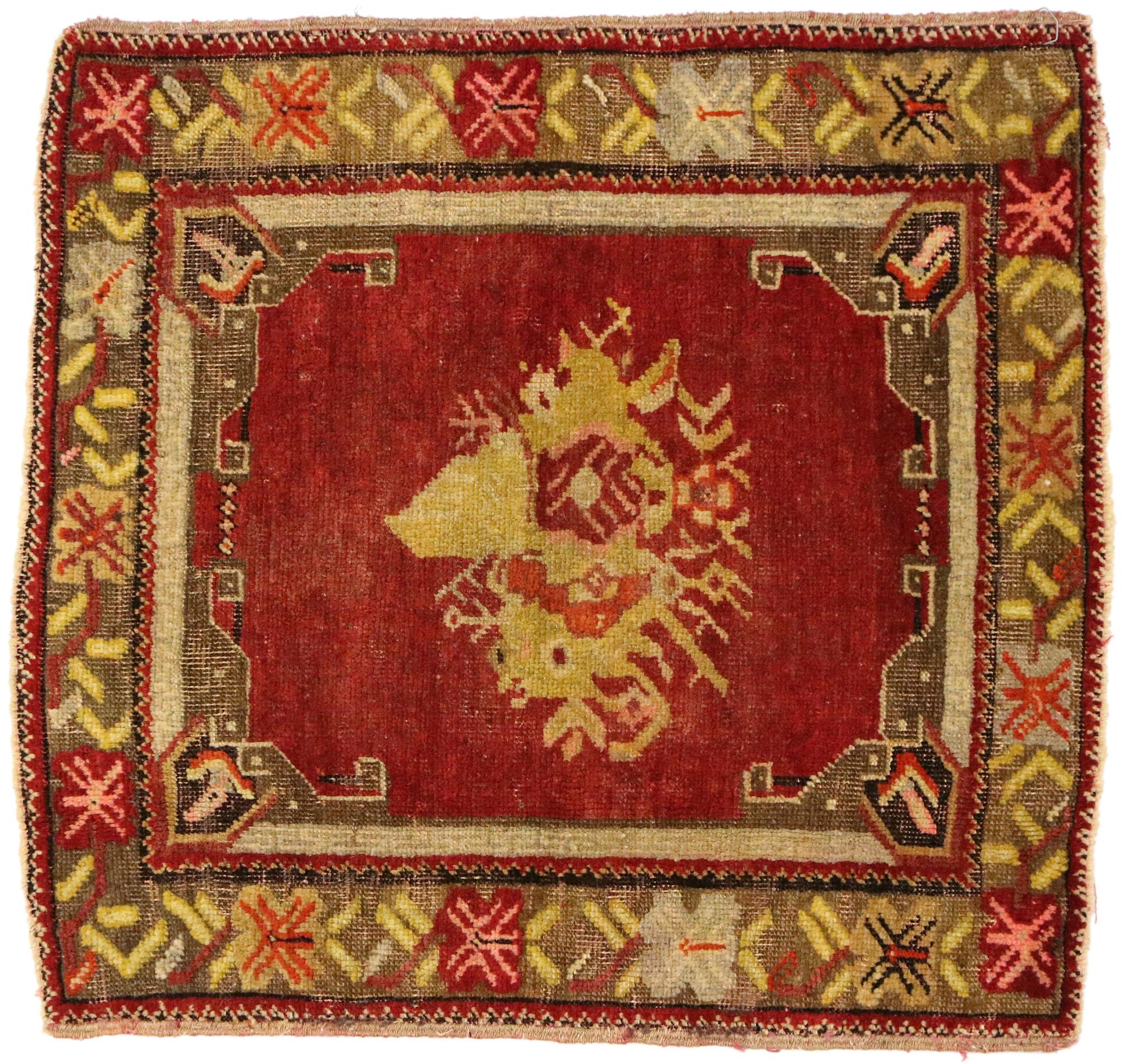 Türkischer Teppich im Vintage-Stil: Timeless Appeal trifft auf stilvolle Langlebigkeit im Angebot 2