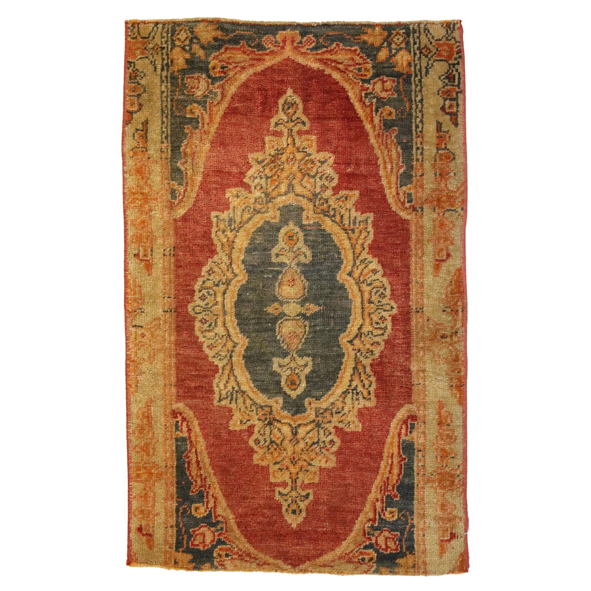 Türkischer Teppich im Vintage-Stil: Timeless Appeal trifft auf stilvolle Langlebigkeit