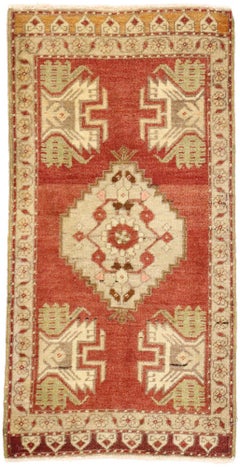 Türkischer Teppich im Vintage-Stil: Timeless Appeal trifft auf stilvolle Langlebigkeit