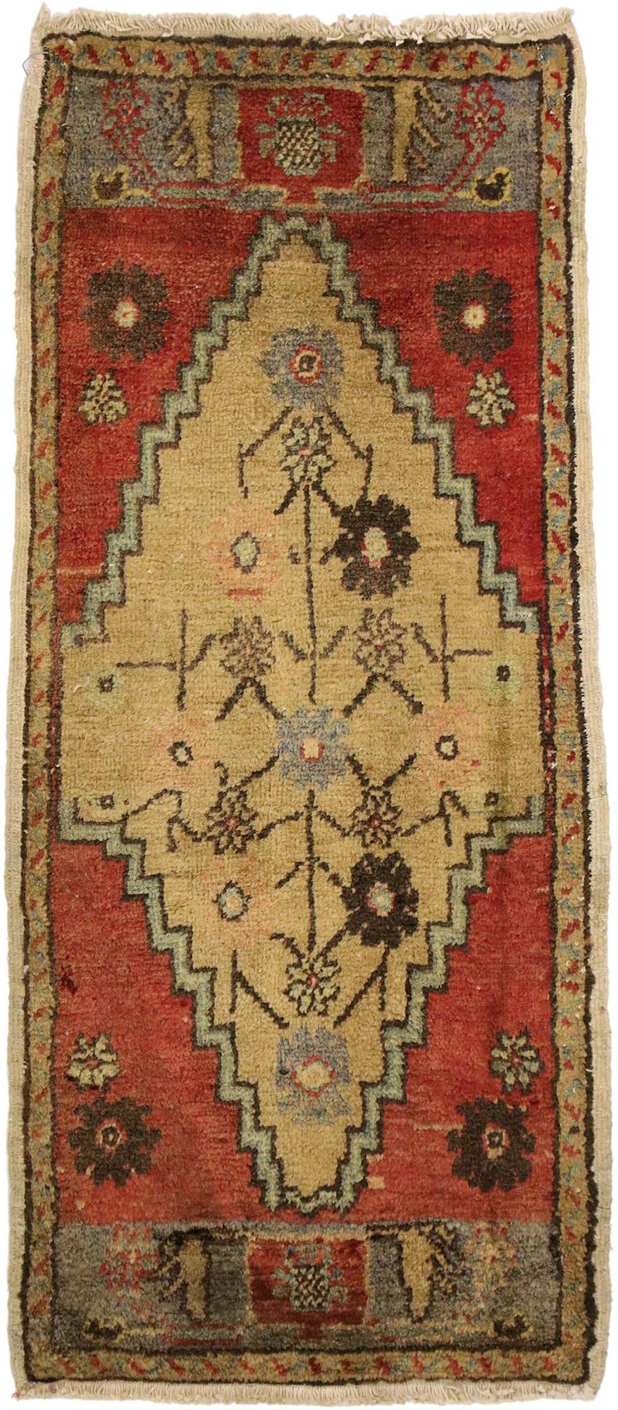 Türkischer Teppich im Vintage-Stil: Timeless Appeal trifft auf stilvolle Langlebigkeit