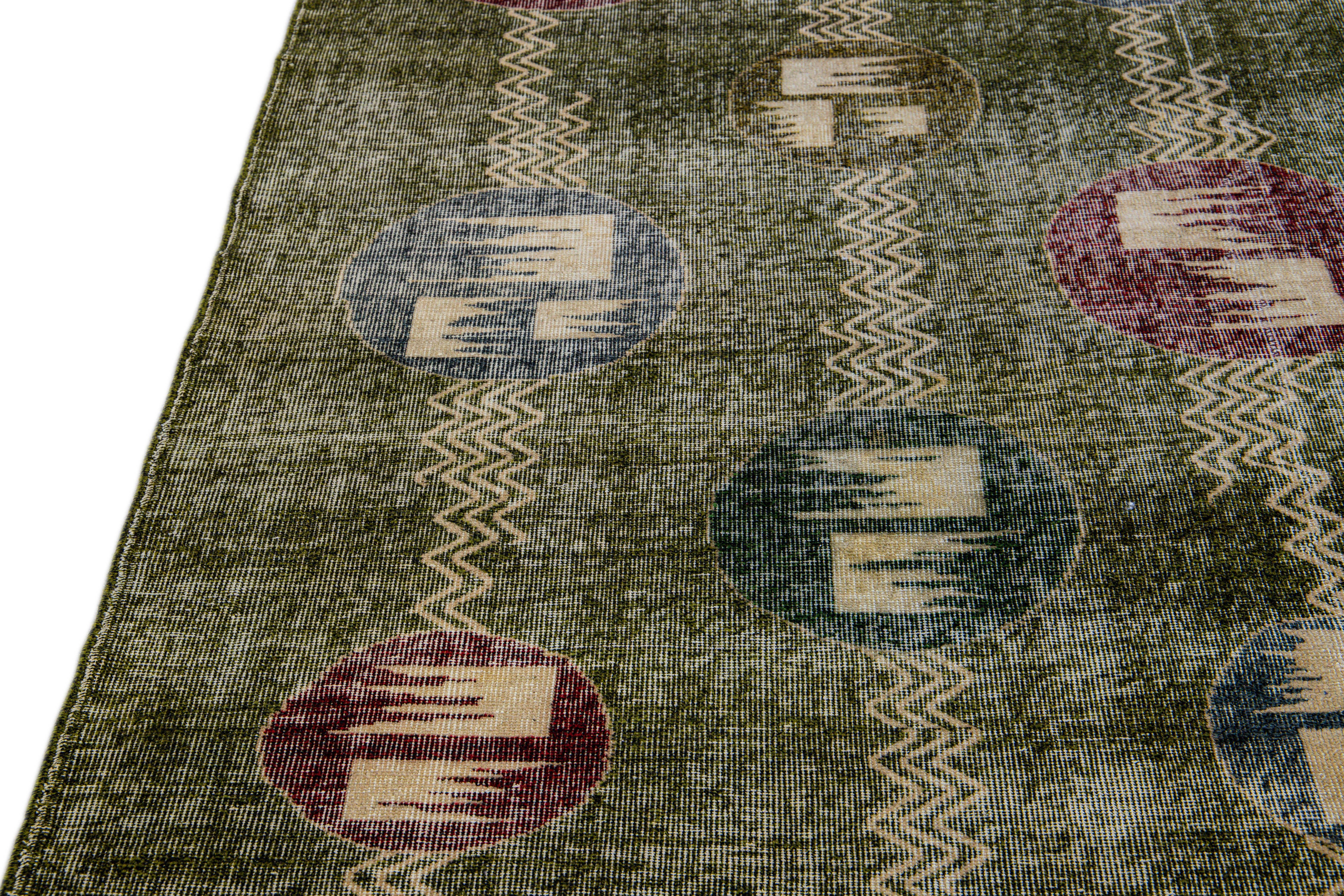 Türkischer Deko-Teppich aus grüner Wolle mit geometrischem Muster, handgefertigt, Vintage im Angebot 2