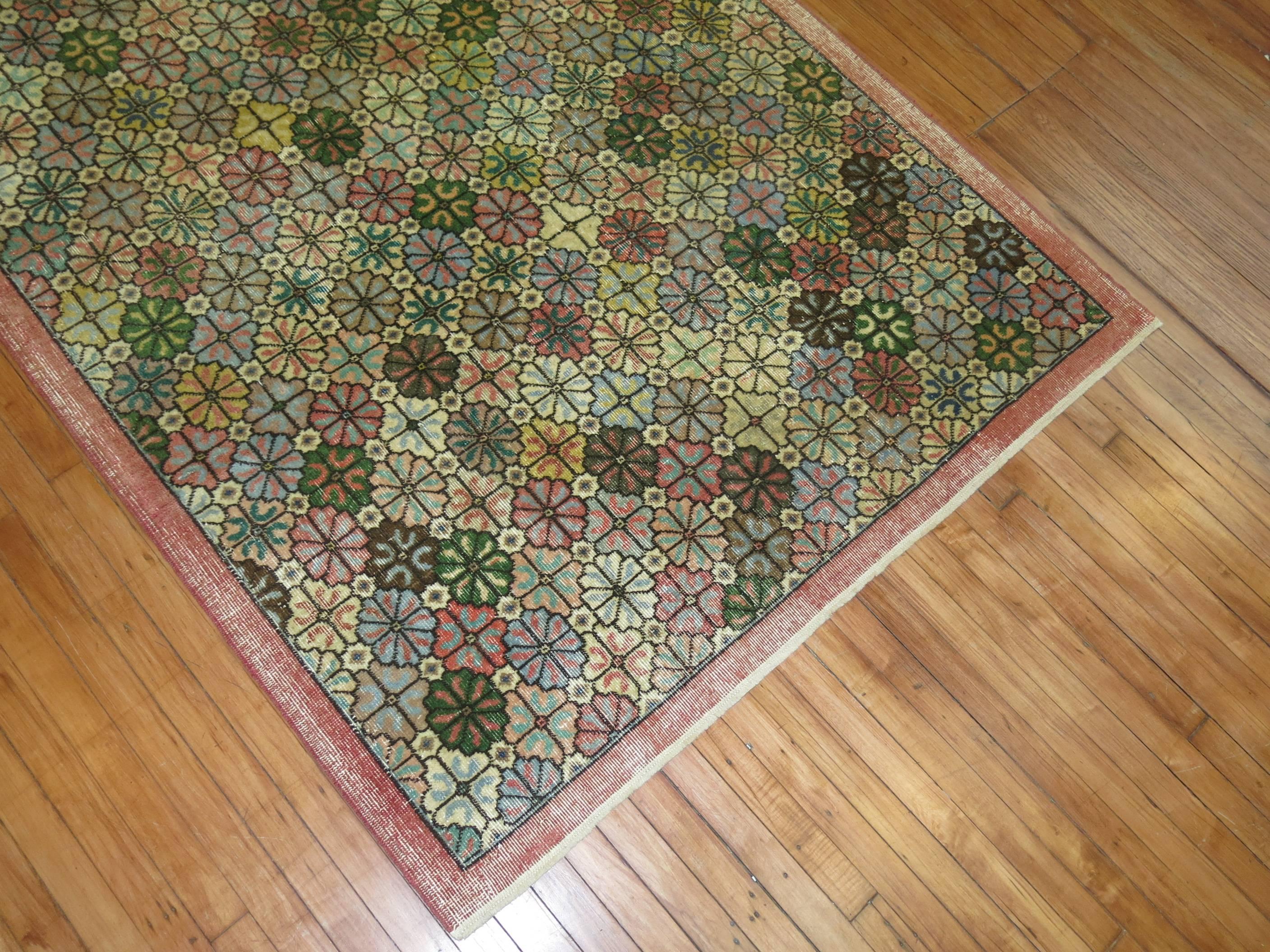 Feminine Vintage Turkish Deco Rug In Good Condition For Sale In New York, NY