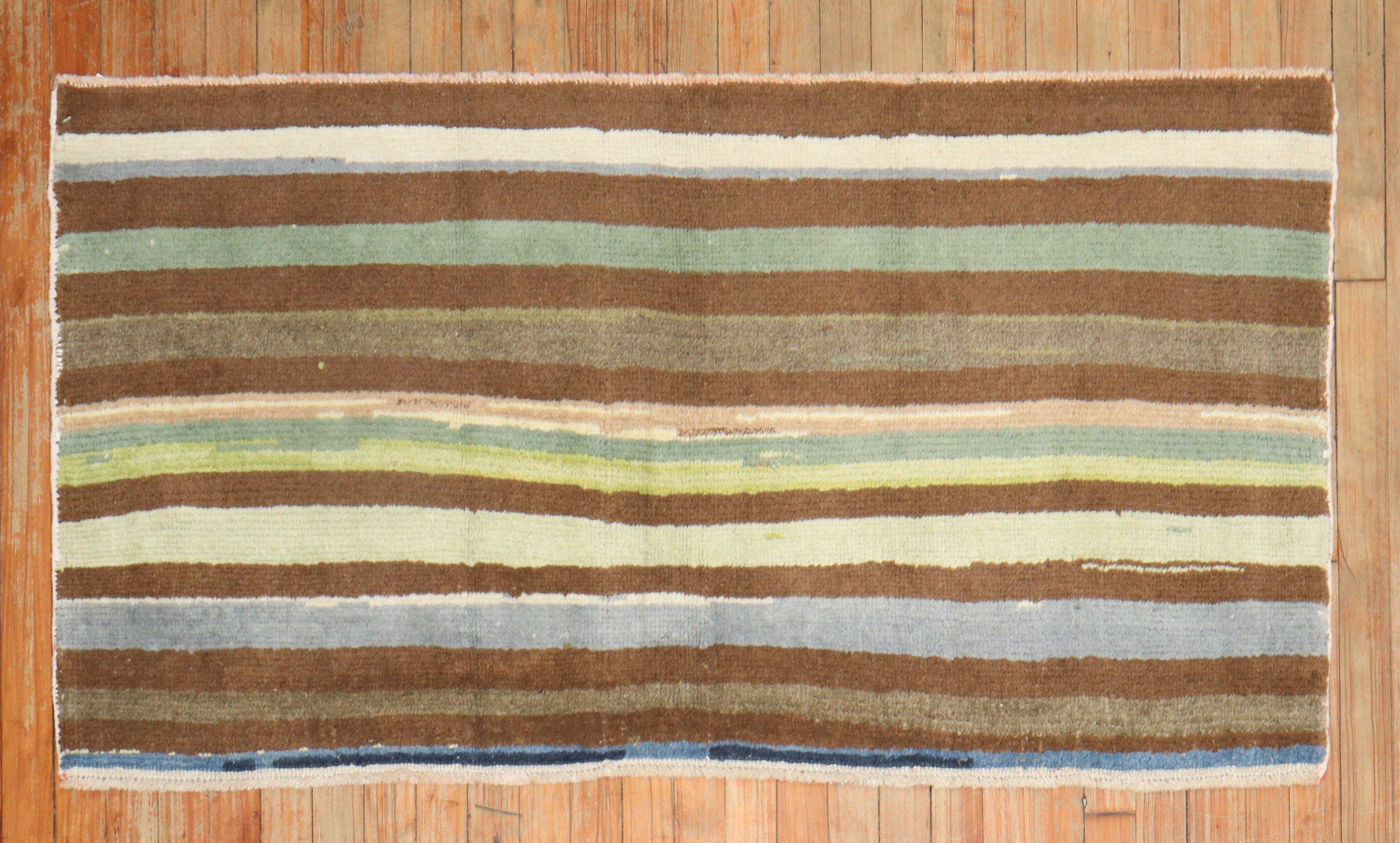 Mid-20th century Turkish Deco throw size rug.

Measures: 2'6'' x 4'9''.