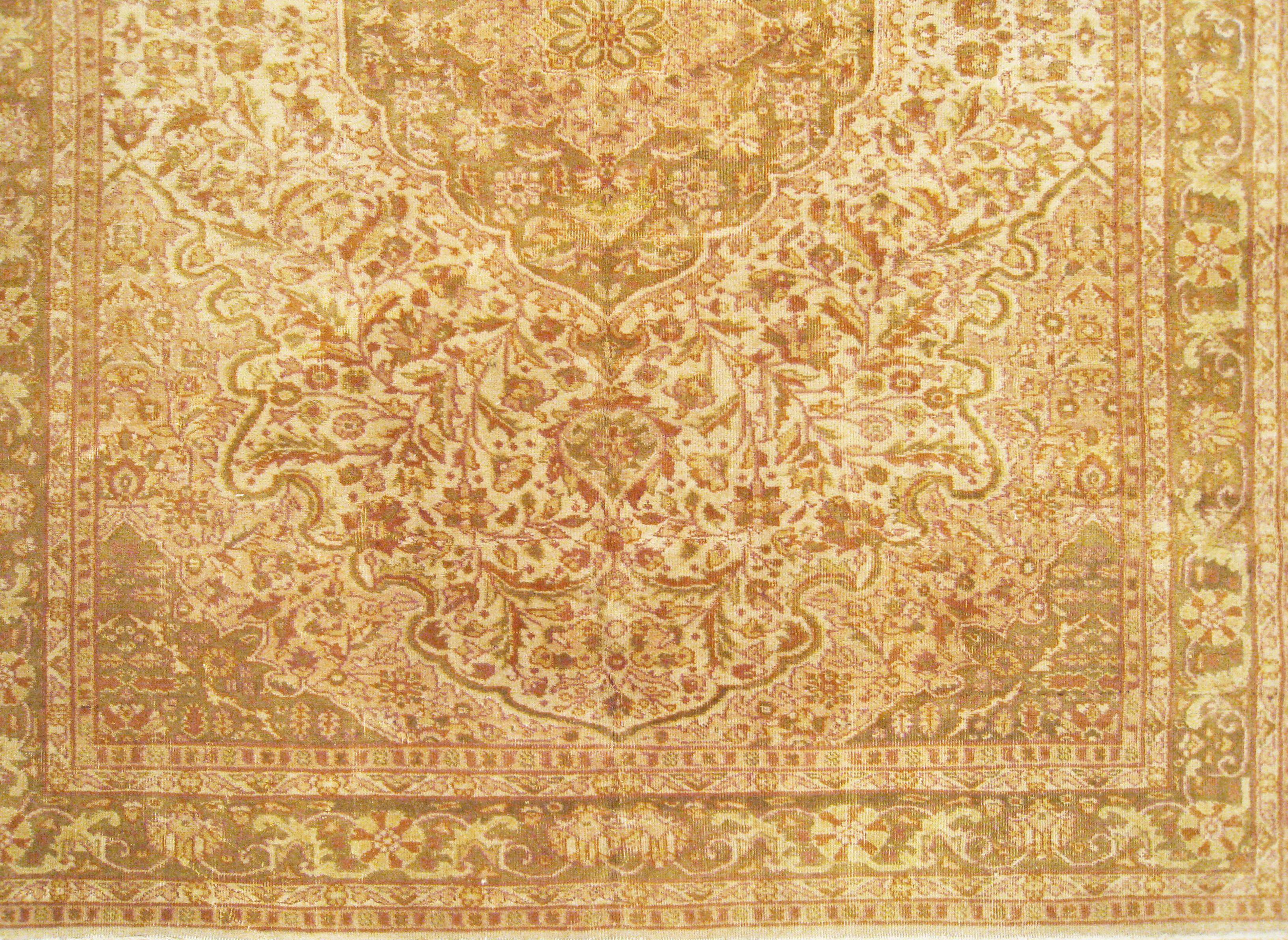 Türkischer dekorativer orientalischer Vintage-Teppich in Zimmergröße  (Handgeknüpft) im Angebot