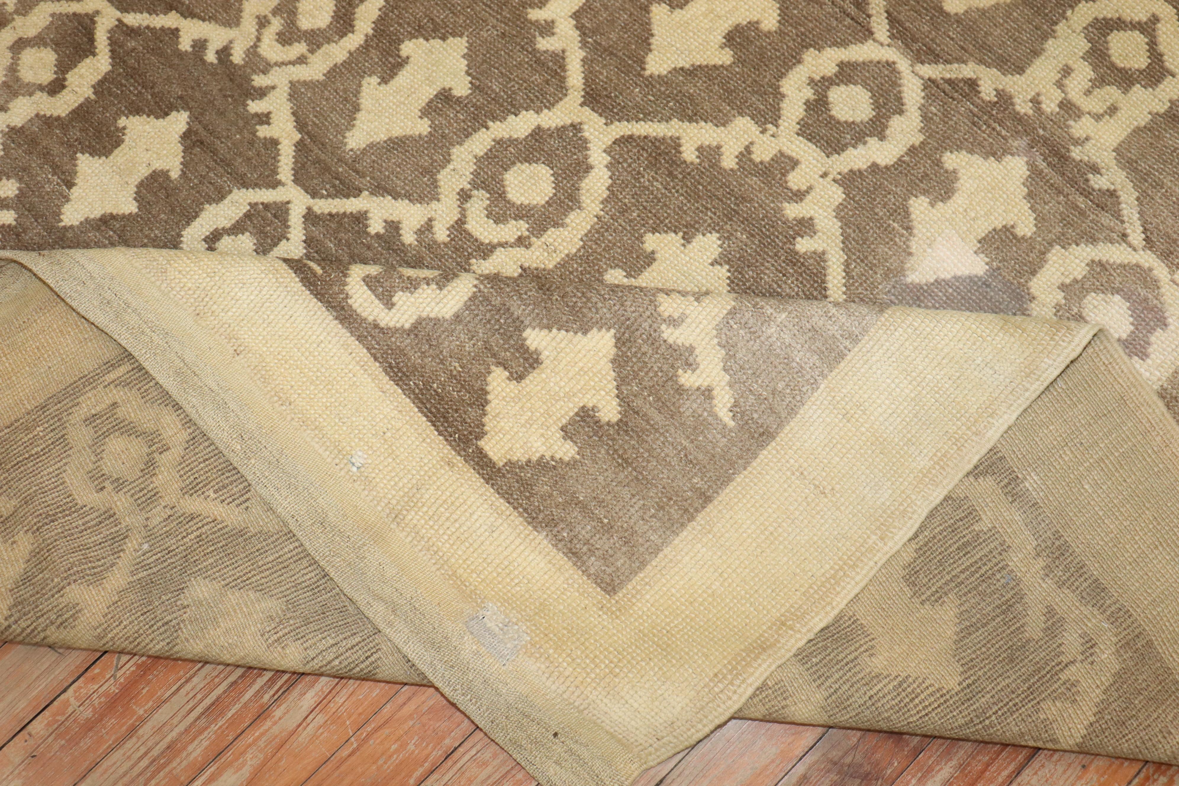 Tapis turc de Konya du milieu du 20e siècle

Mesures : 4'11'' x 7'4''.