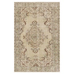 Türkischer Distressed-Teppich in Beige-Braun mit Medaillon, von Rug & Kilim