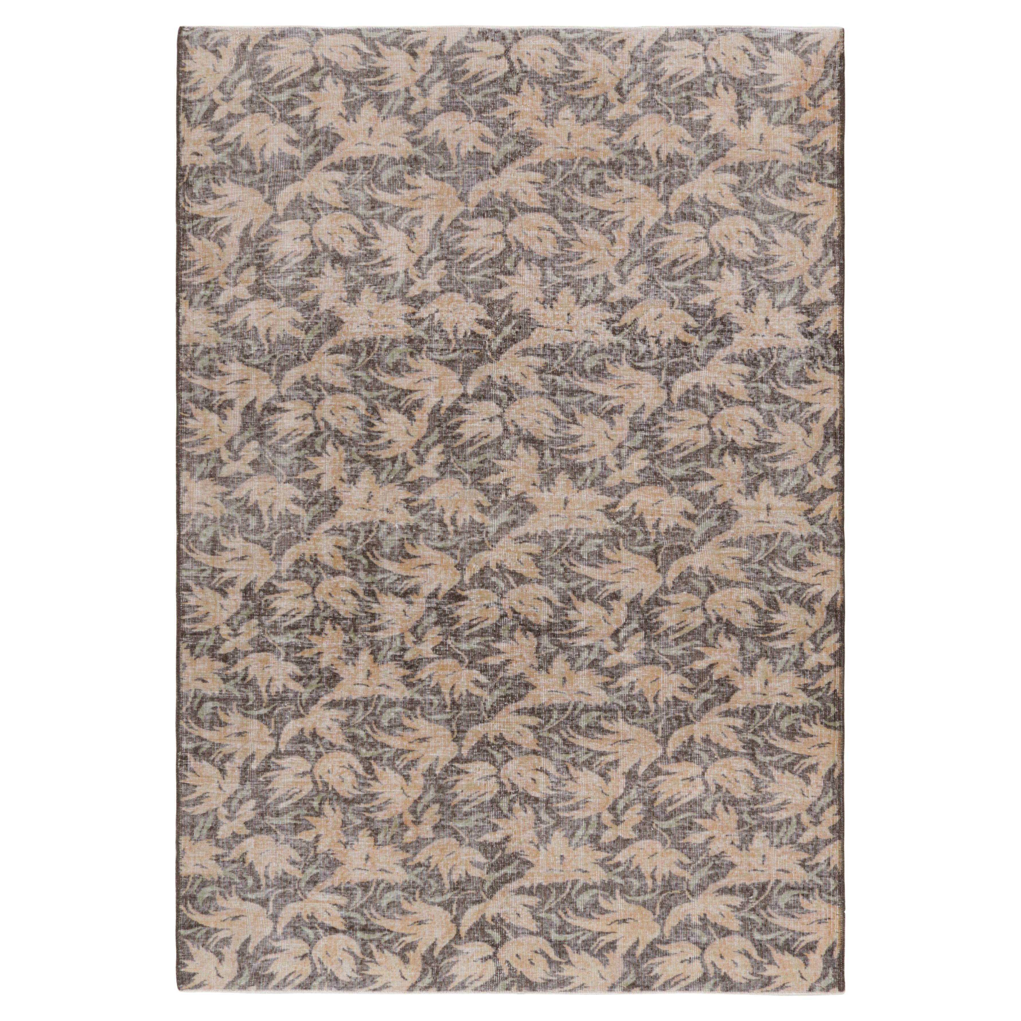 Tappeto turco vintage con motivi floreali in marrone, da Rug & Kilim in vendita
