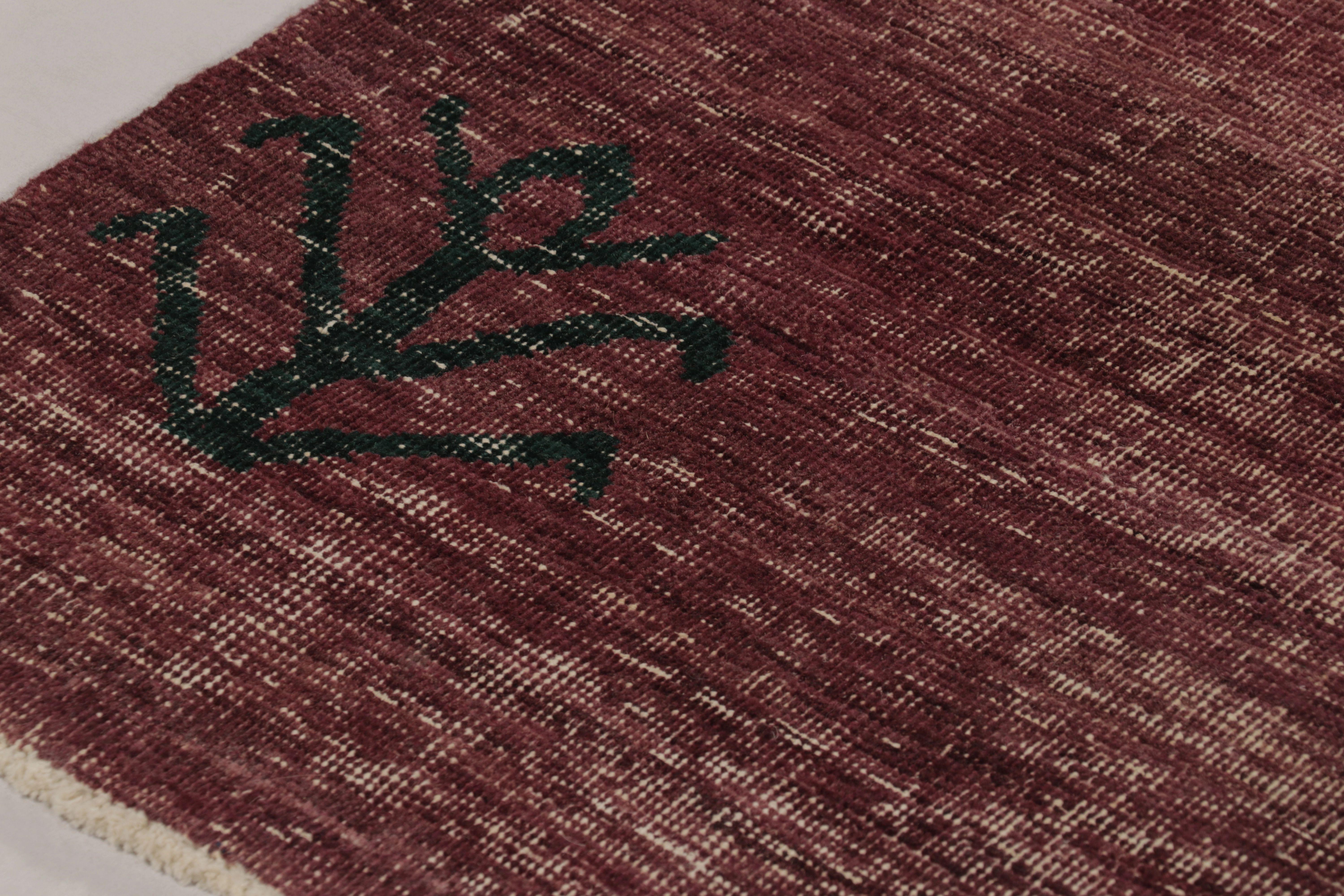 Ce tapis vintage est une pièce turque 10x12 en laine nouée à la main vers le milieu du 20ème siècle. Il s'agit d'un nouvel ajout passionnant à notre collection de tapis turcs en détresse. 

Sur le Design/One :


Les admirateurs de l'artisanat