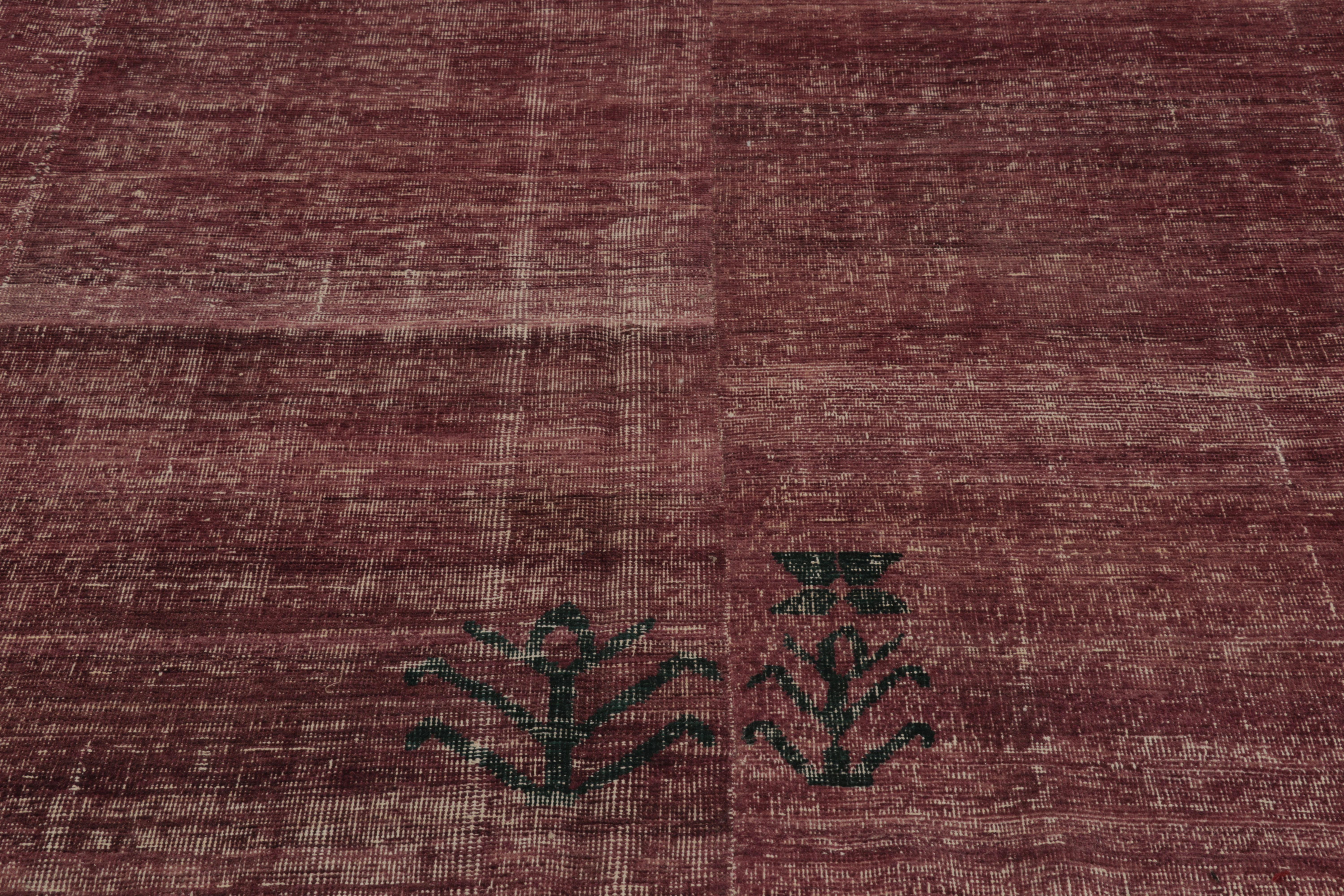 Turc Tapis turc vintage vieilli en Bourgogne avec de fins motifs noirs - Rug & Kilim en vente