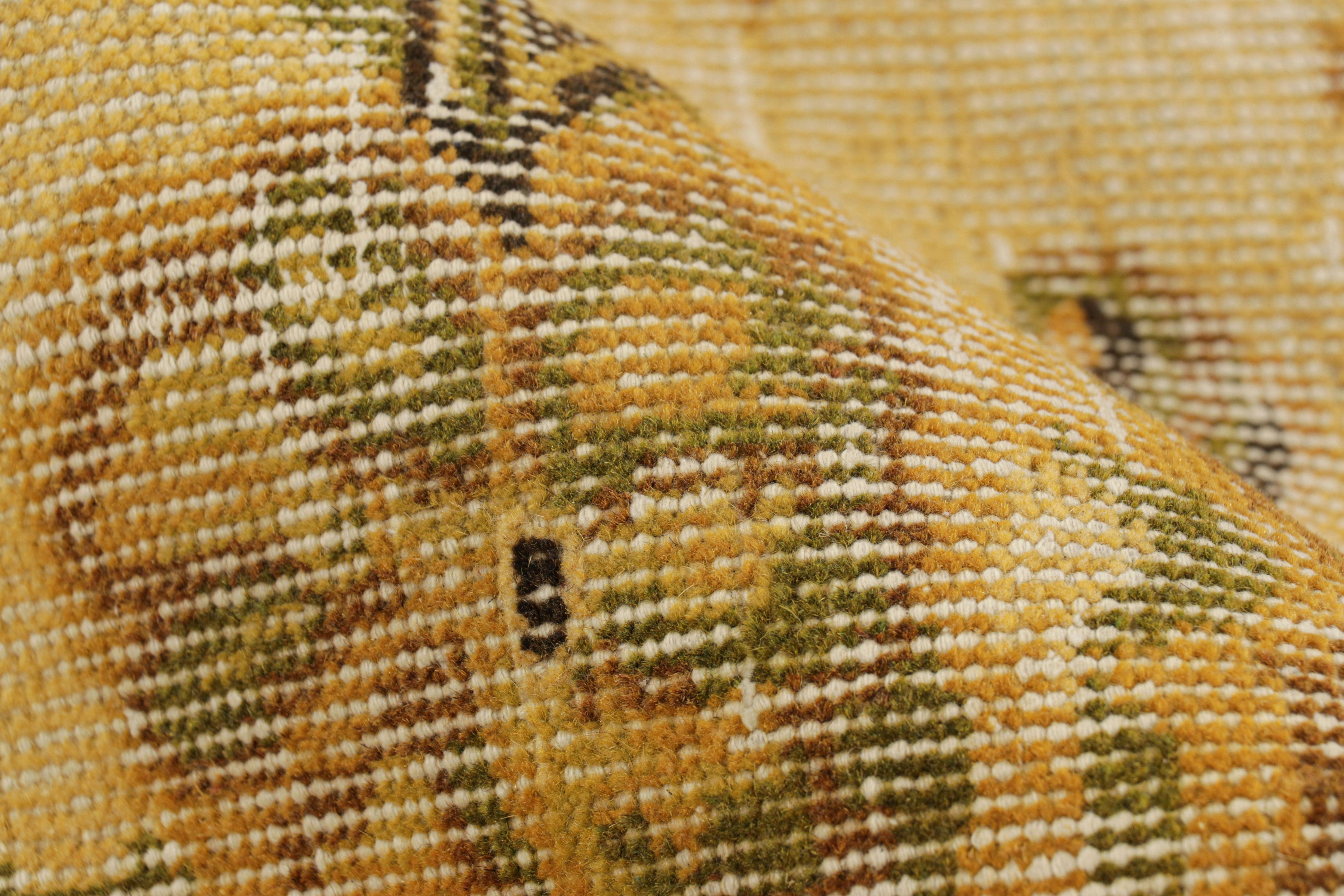 Lana Tappeto turco vintage con medaglione geometrico in oro da Rug & Kilim in vendita