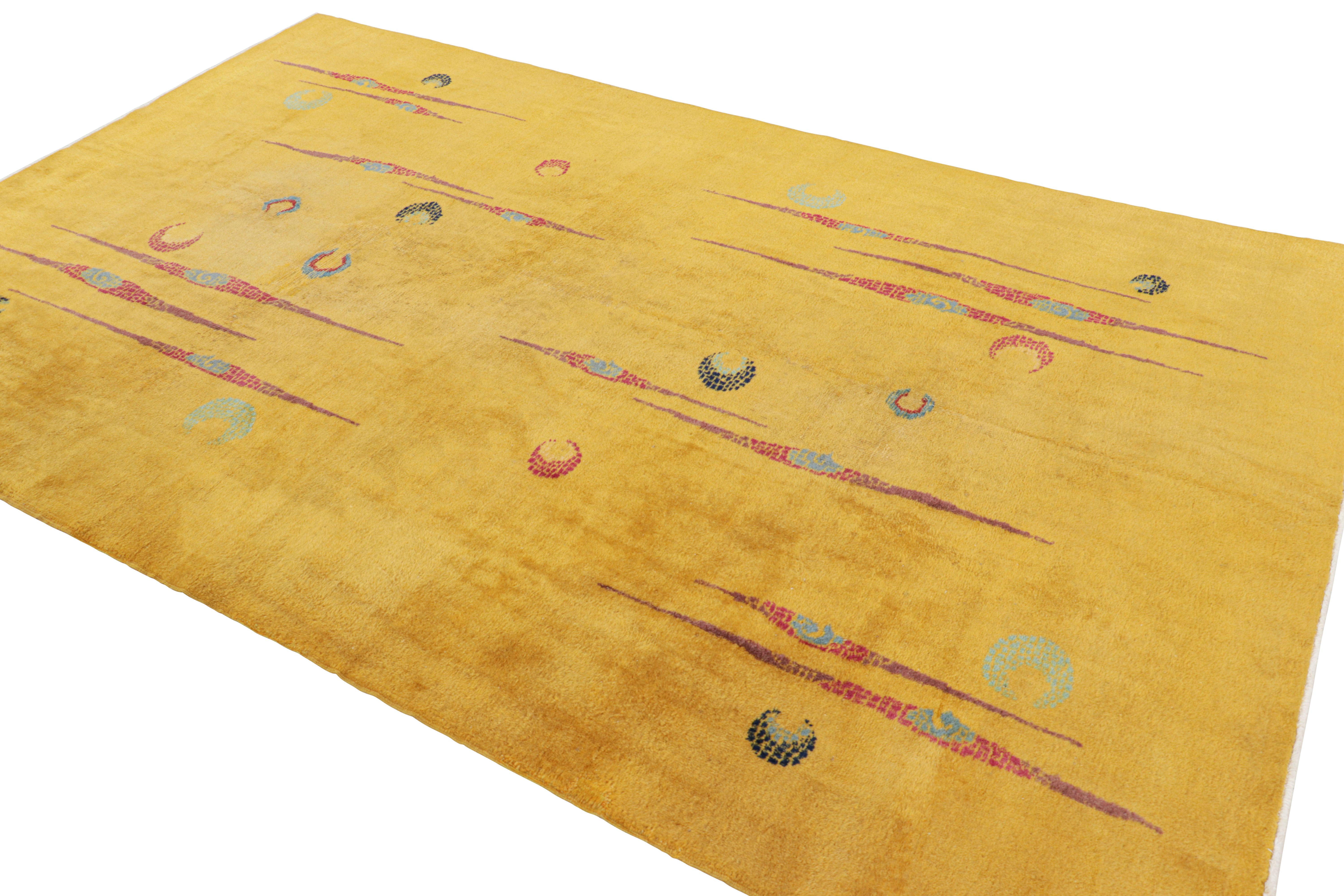 Vintage Zeki Müren Rug in Gold with Geometric Patterns  Rug & Kilim (Handgeknüpft) im Angebot