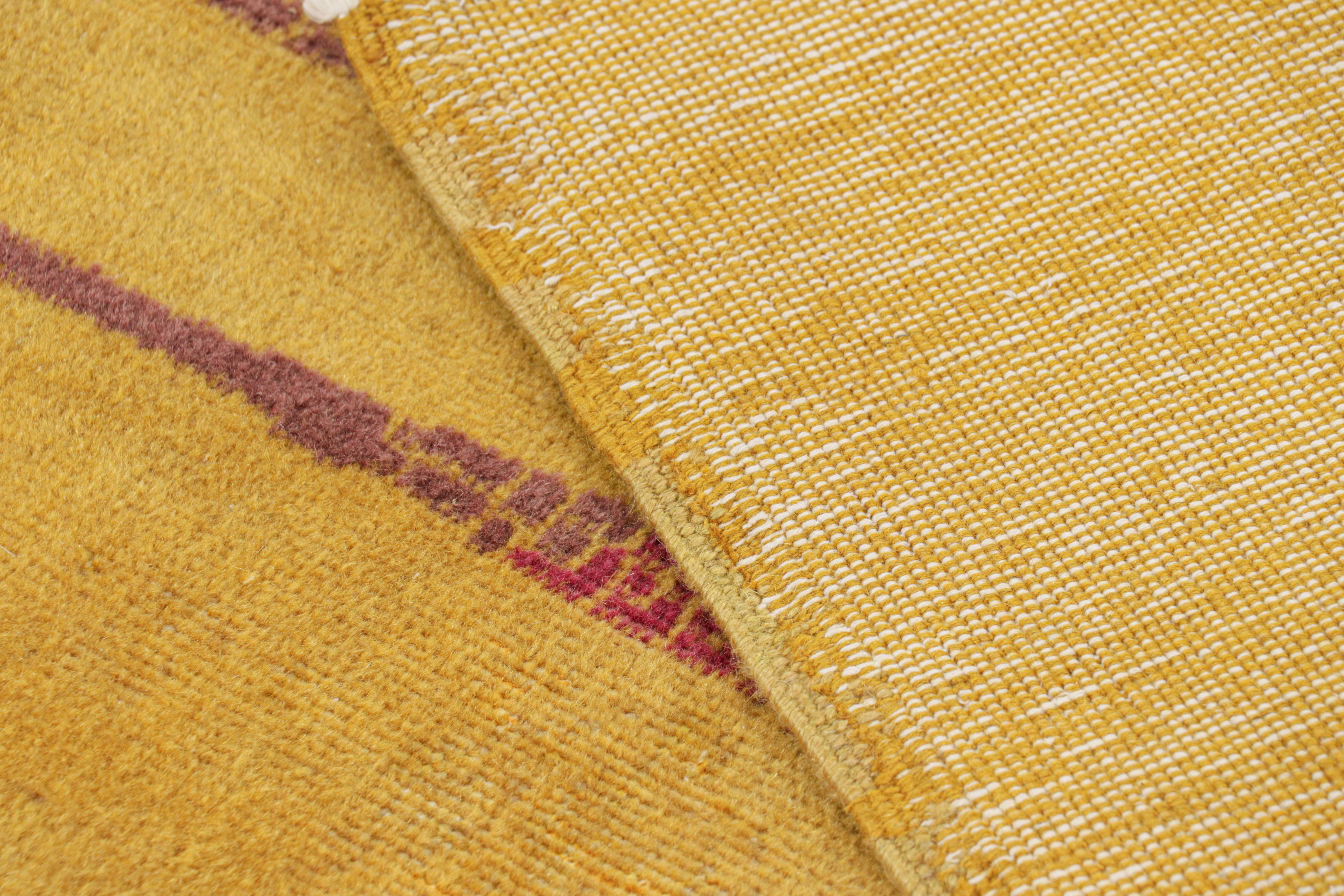 Vintage Zeki Müren Rug in Gold with Geometric Patterns  Rug & Kilim (Wolle) im Angebot