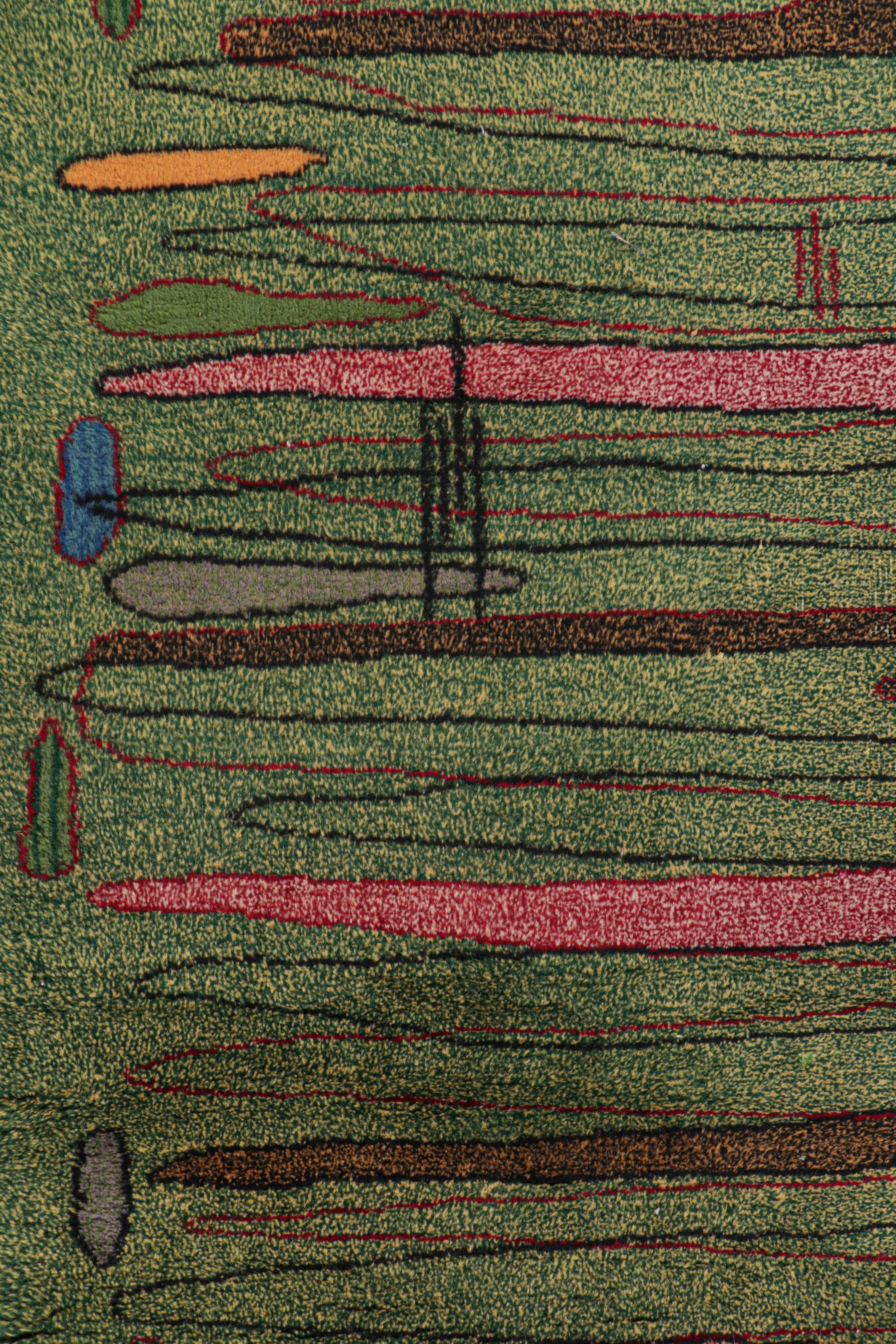 Türkischer Distressed-Teppich in Grün mit geometrischen Mustern von Rug & Kilim (Handgeknüpft) im Angebot