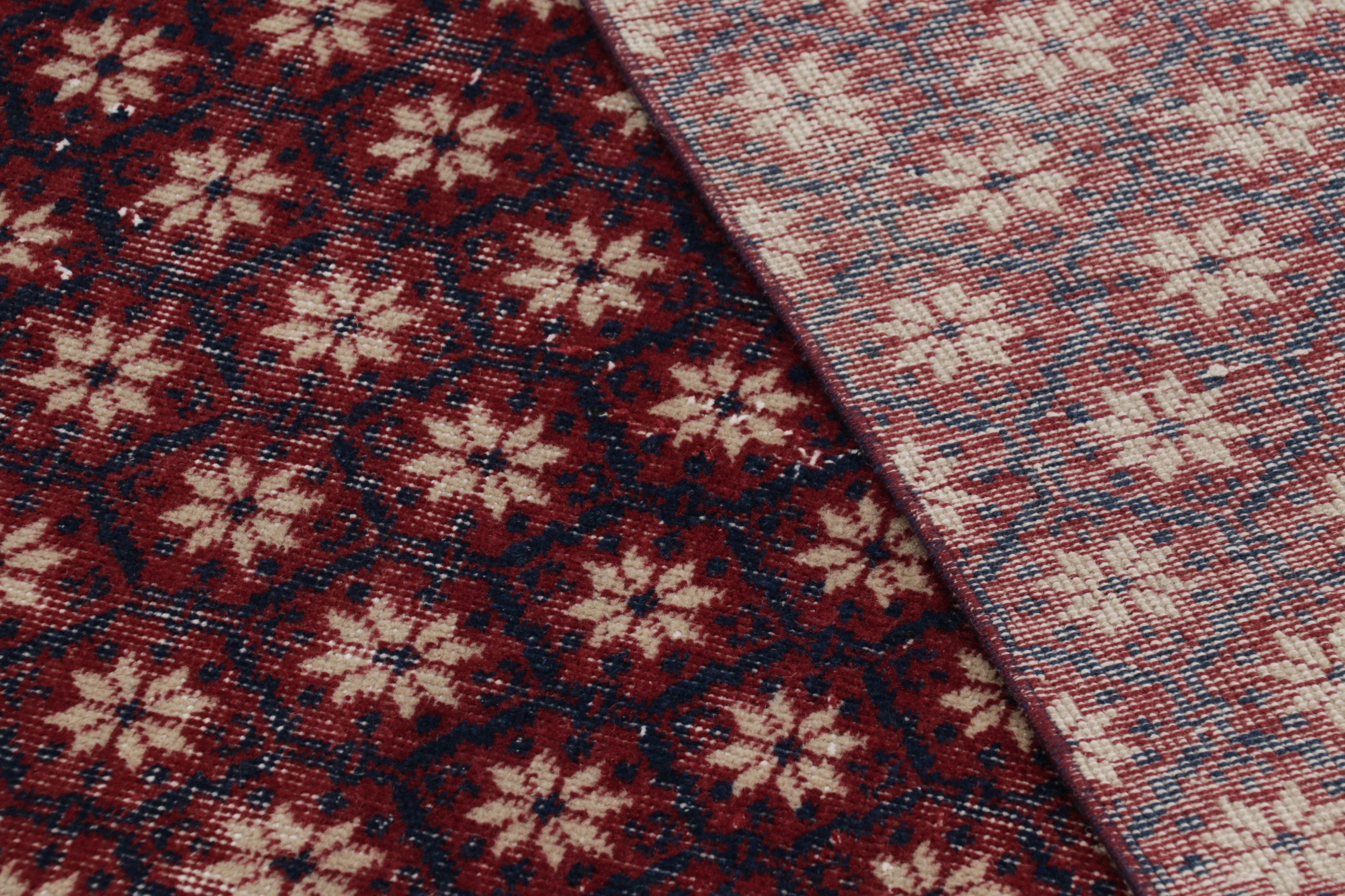 Annodato a mano Tappeto turco vintage con motivo floreale in rosso - Rug & Kilim in vendita
