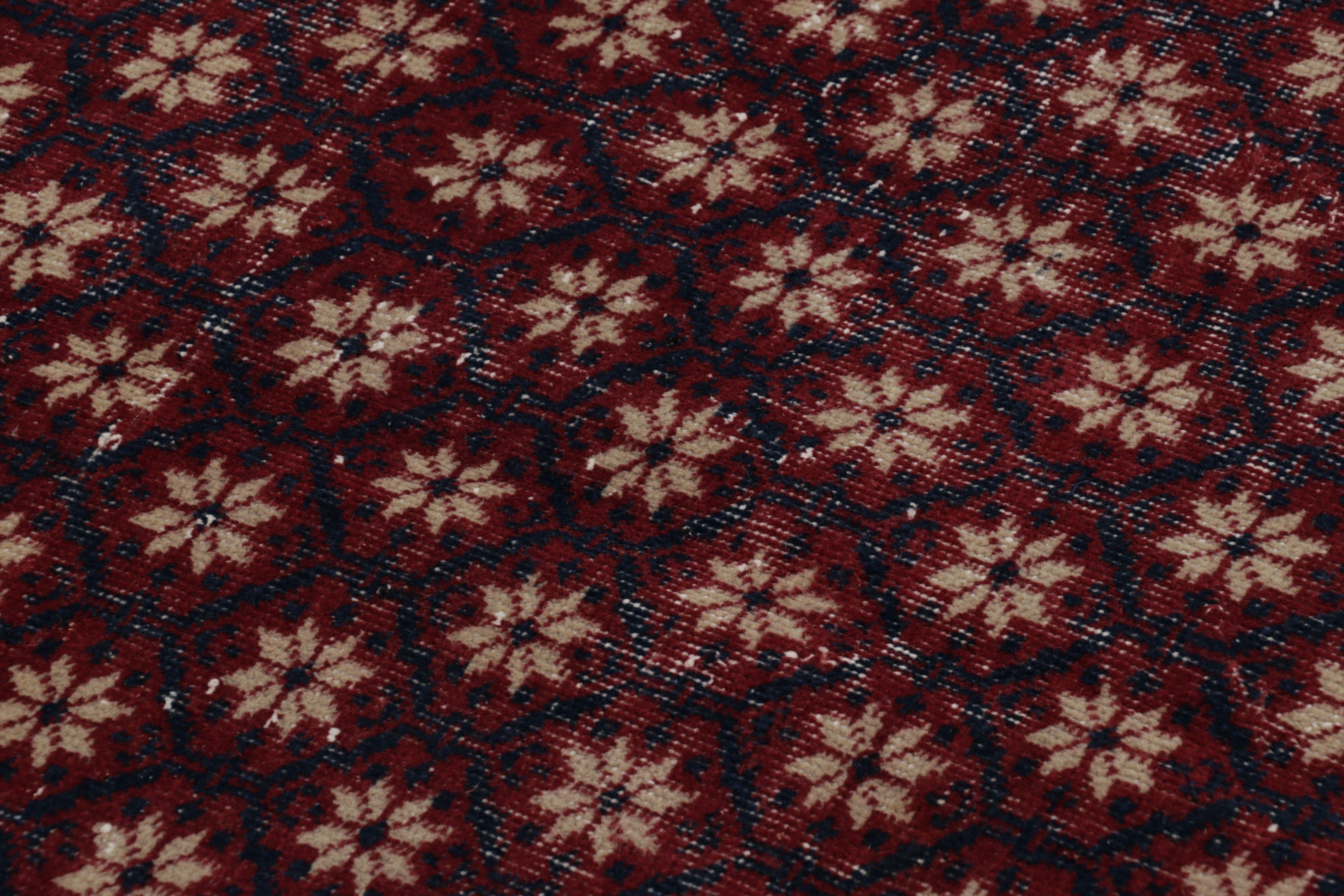 Tappeto turco vintage con motivo floreale in rosso - Rug & Kilim in vendita 1