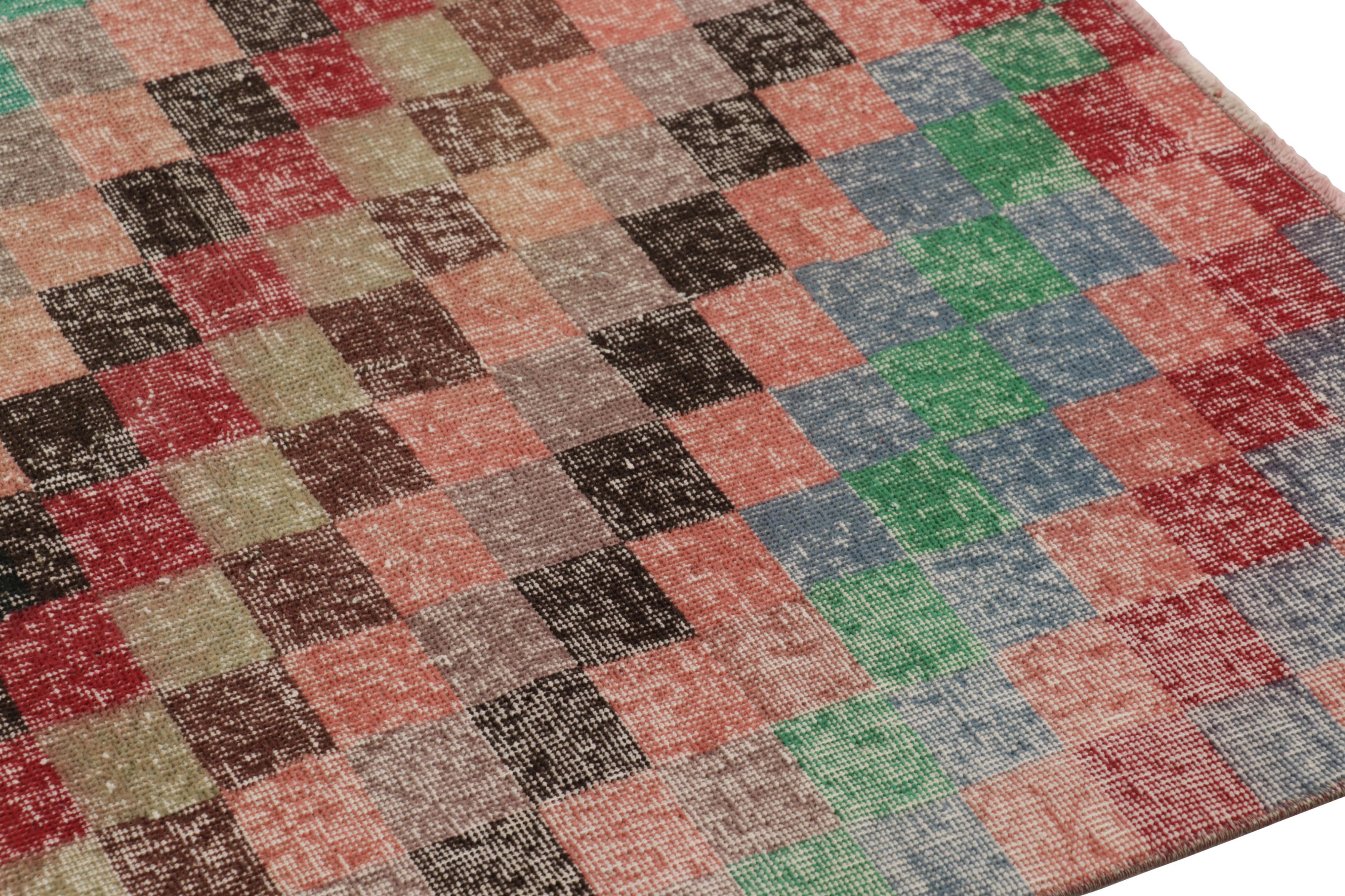 Türkischer Vintage-Teppich mit bunten Rautenmustern  - Rug & Kilim (Handgeknüpft) im Angebot