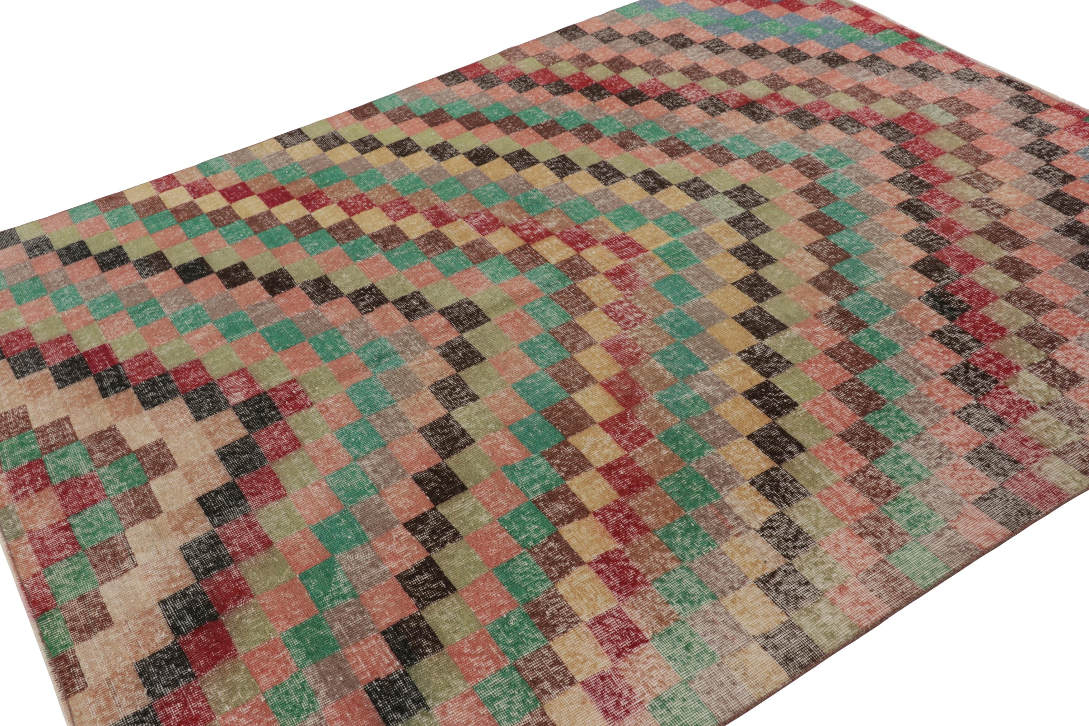 Türkischer Vintage-Teppich mit bunten Rautenmustern  - Rug & Kilim im Zustand „Gut“ im Angebot in Long Island City, NY