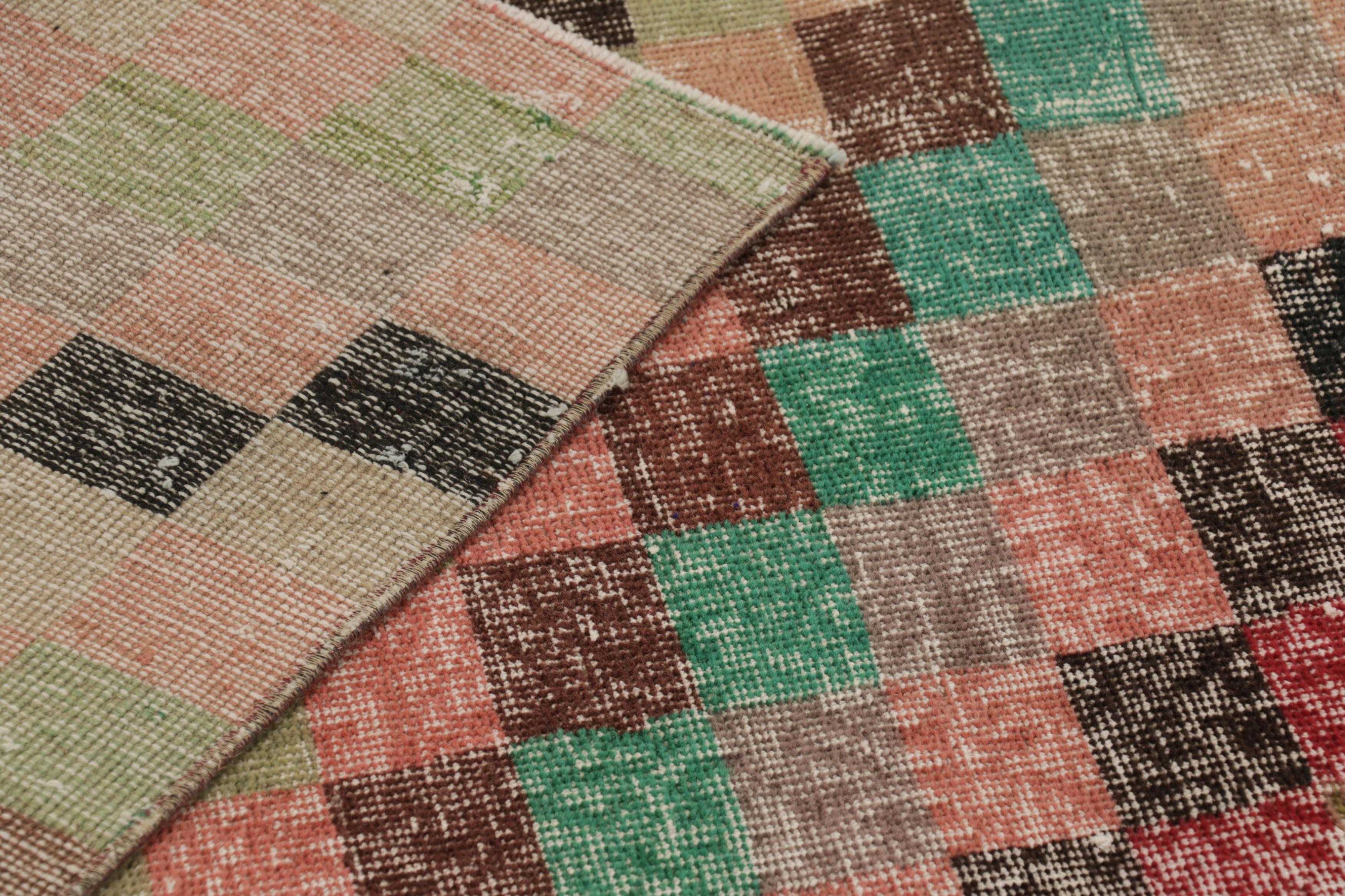 Türkischer Vintage-Teppich mit bunten Rautenmustern  - Rug & Kilim im Angebot 2