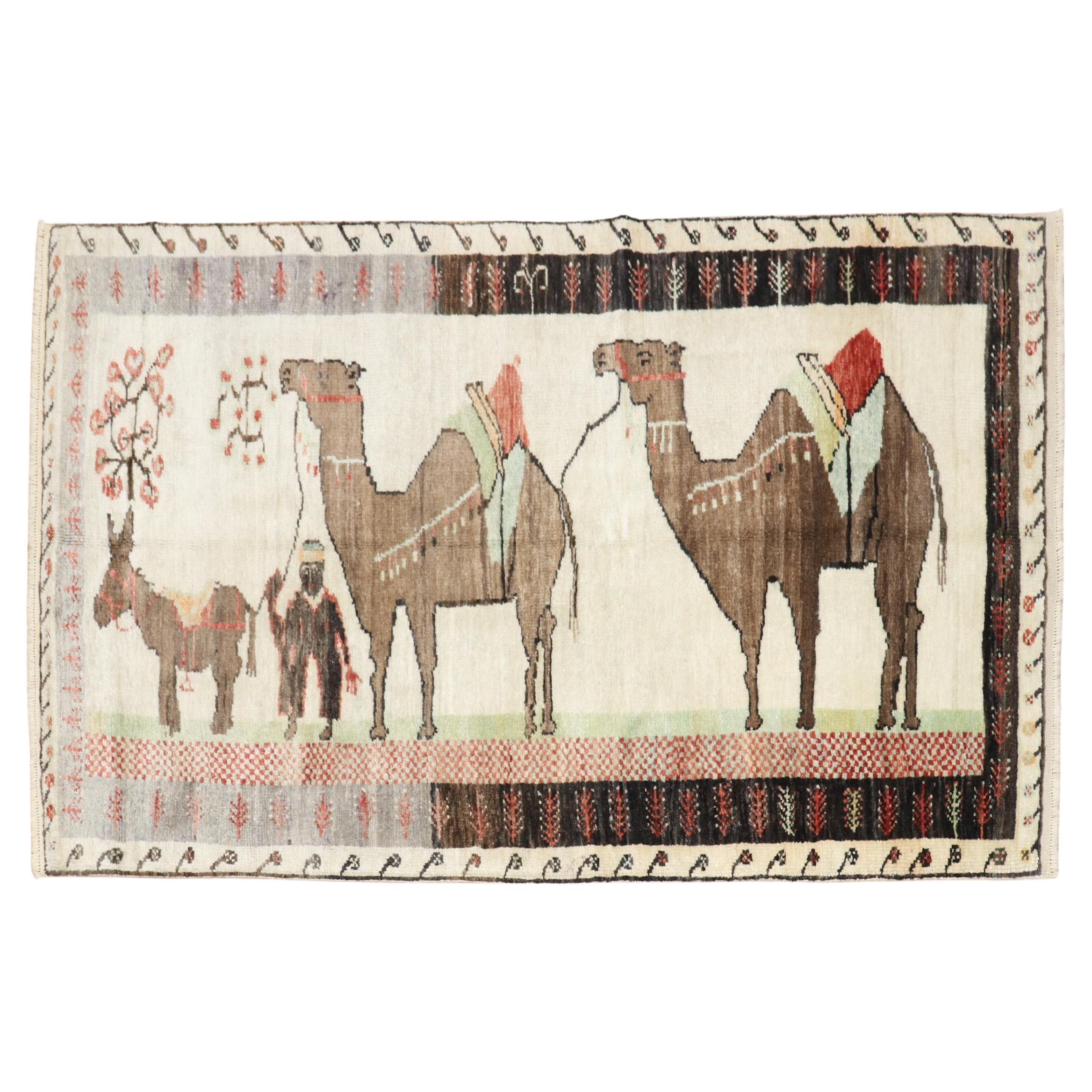 Tapis turc vintage en forme d'animal camel