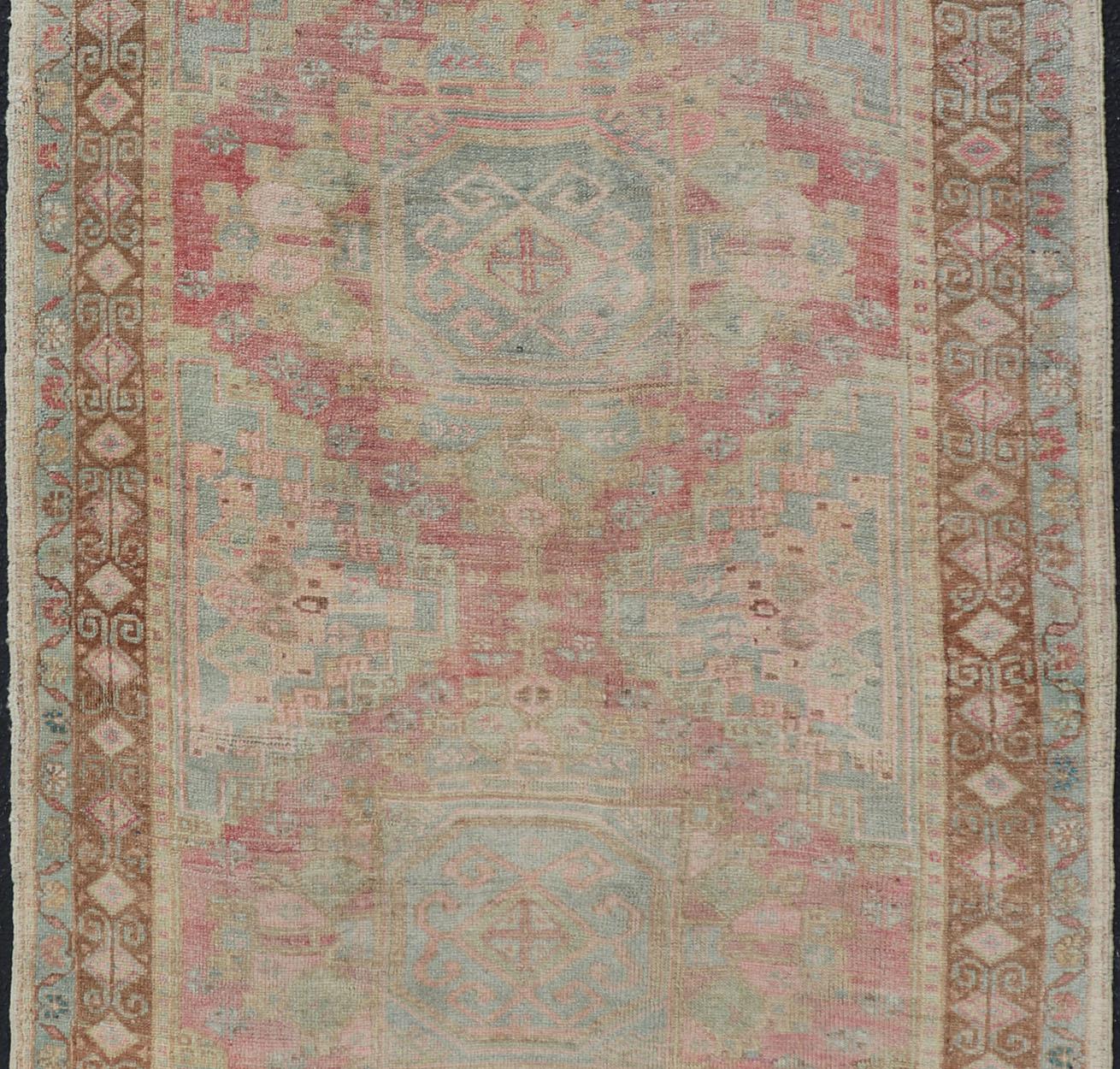Oushak turco vintage de doble medallón en tonos tierra neutros 4'5 x 8'0 siglo XX en venta