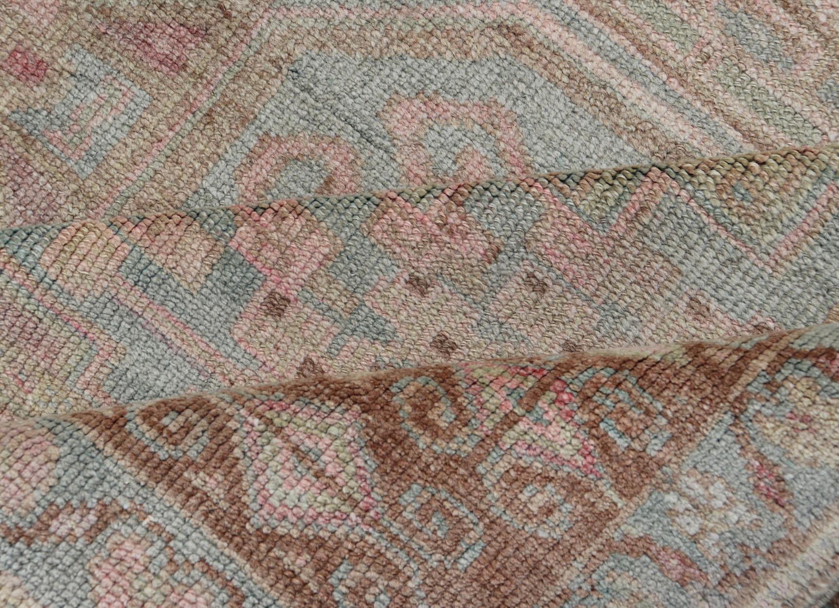 Oushak turco vintage de doble medallón en tonos tierra neutros 4'5 x 8'0 en venta 2