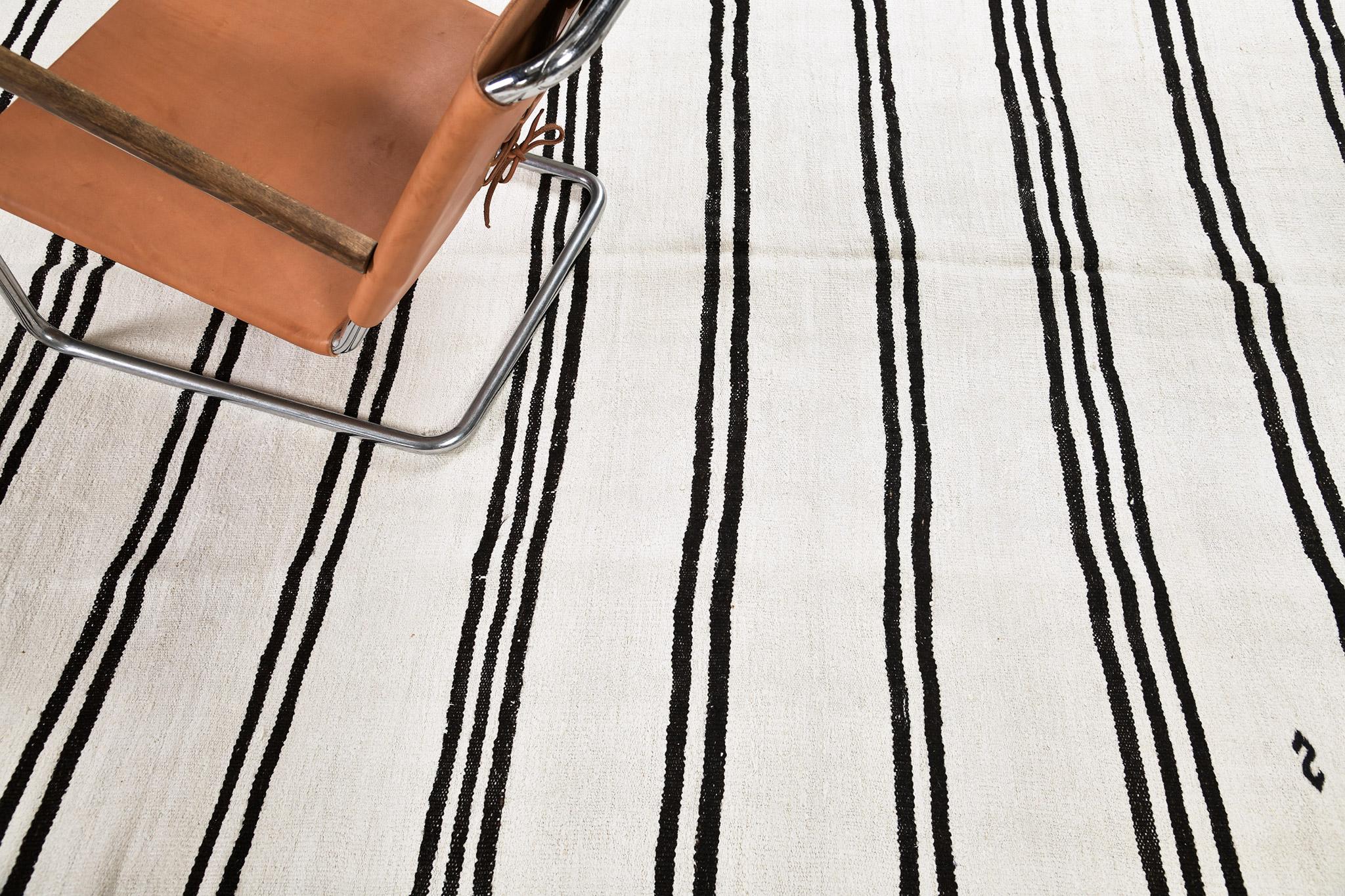 Annodato a mano Kilim turco vintage Duz in vendita