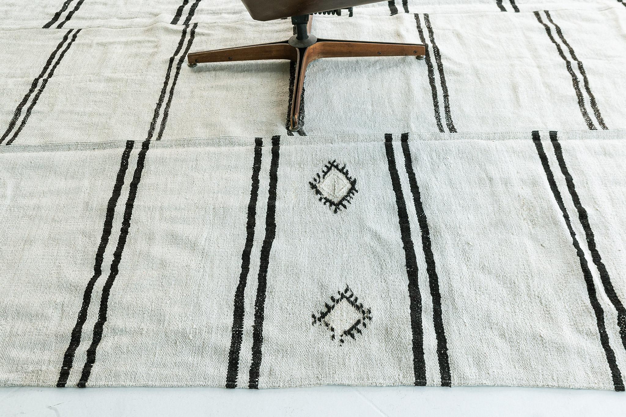 Mid-20th Century Vintage Turkish Duz Kilim For Sale