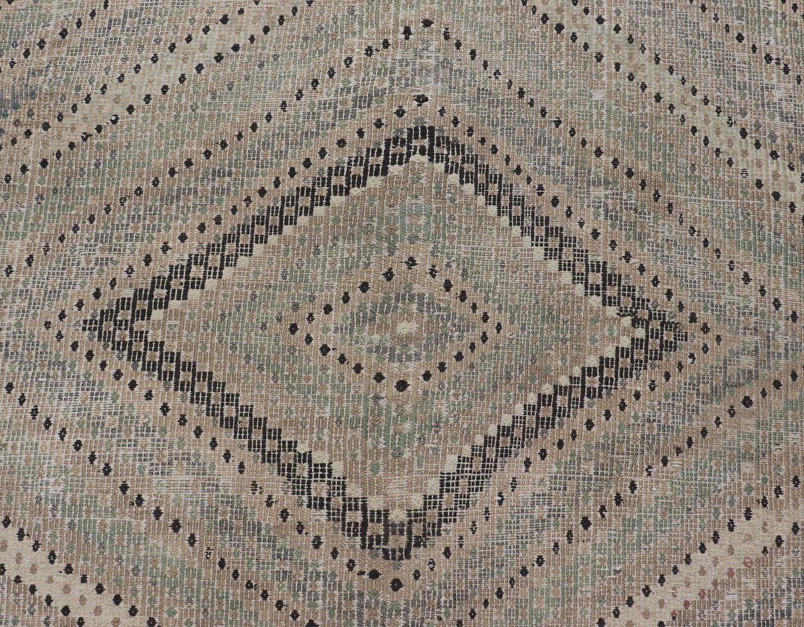 Vintage Turkish Embroidered Flat-Weave Rug with Geometric Design. 
Keivan Woven Arts- Geometric design vintage Kilim gallery rug from Turkey rug EN-111006, country of origin / type: Turkey / Kilim, circa 1950.
Measures: 7'4 x 10'6 
Featuring a